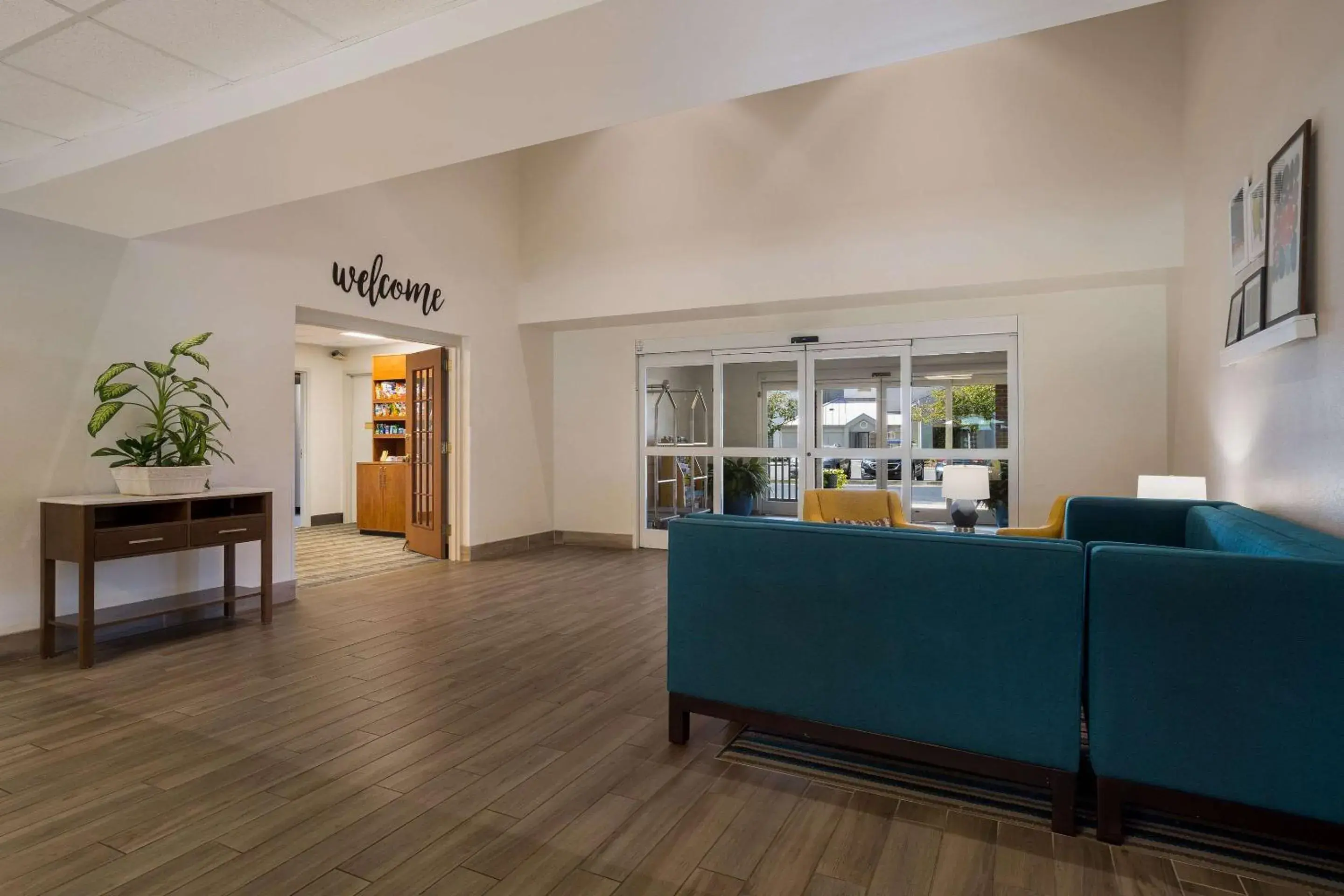 Lobby or reception in MainStay Suites Wilmington - University Area Lobby or reception in MainStay Suites Wilmington - University Area