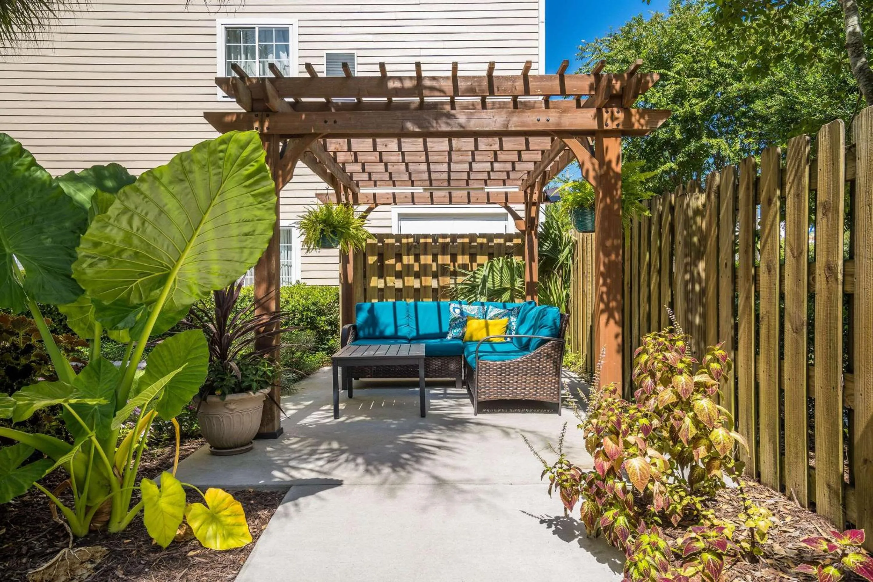 Garden in MainStay Suites Wilmington - University Area