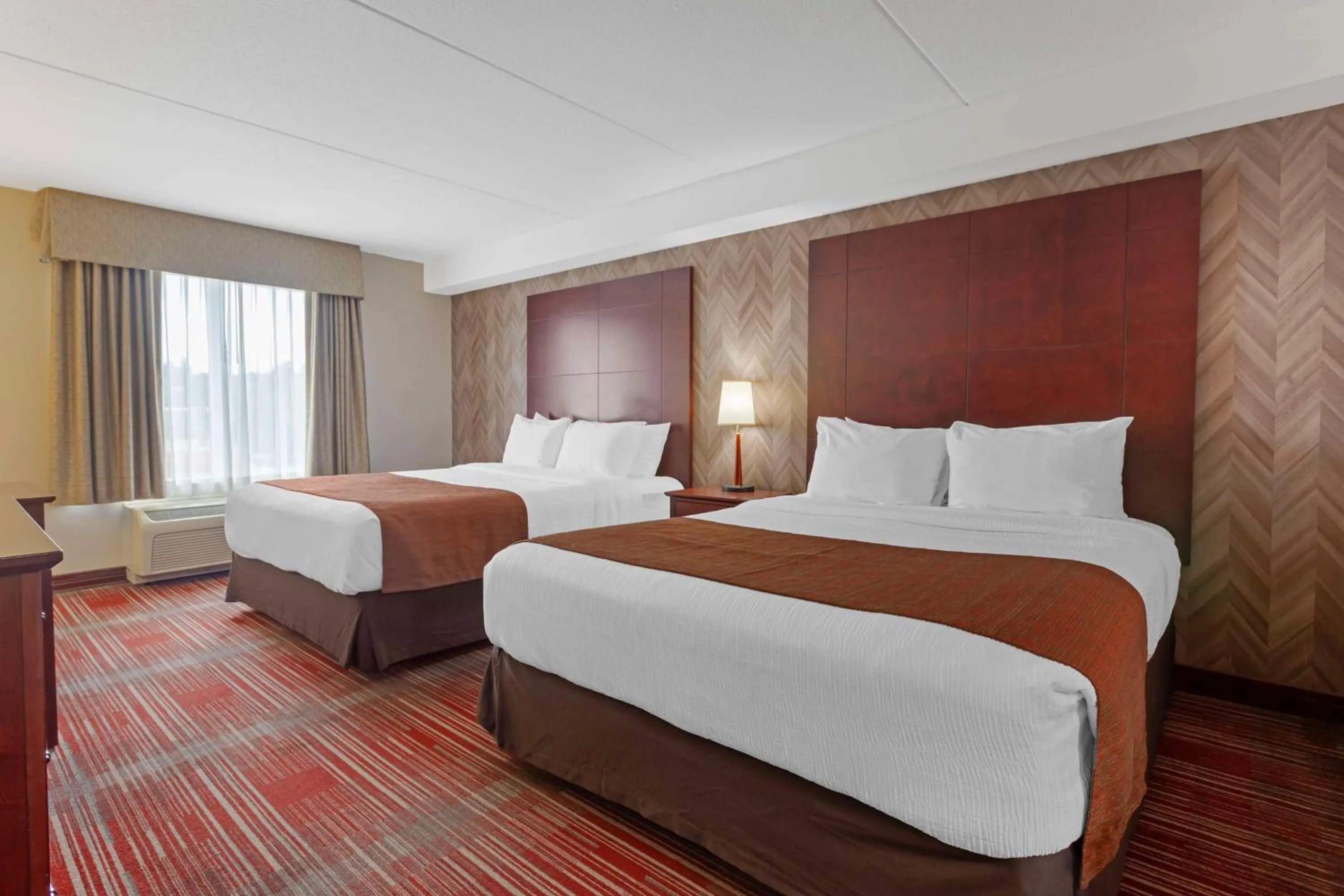 Bedroom, Bed in Best Western Plus Muskoka Inn