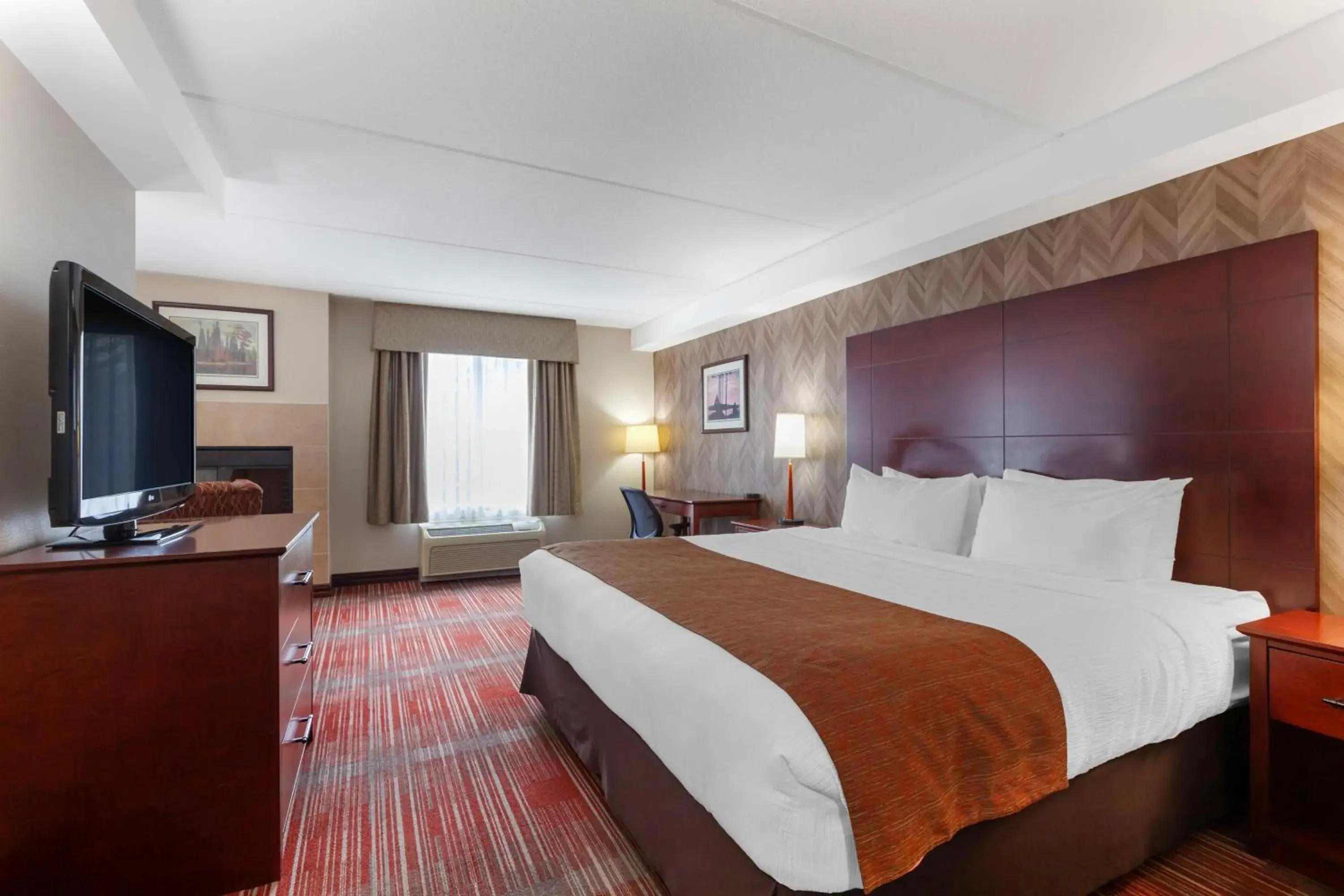 Bedroom, Bed in Best Western Plus Muskoka Inn Bedroom, Bed in Best Western Plus Muskoka Inn