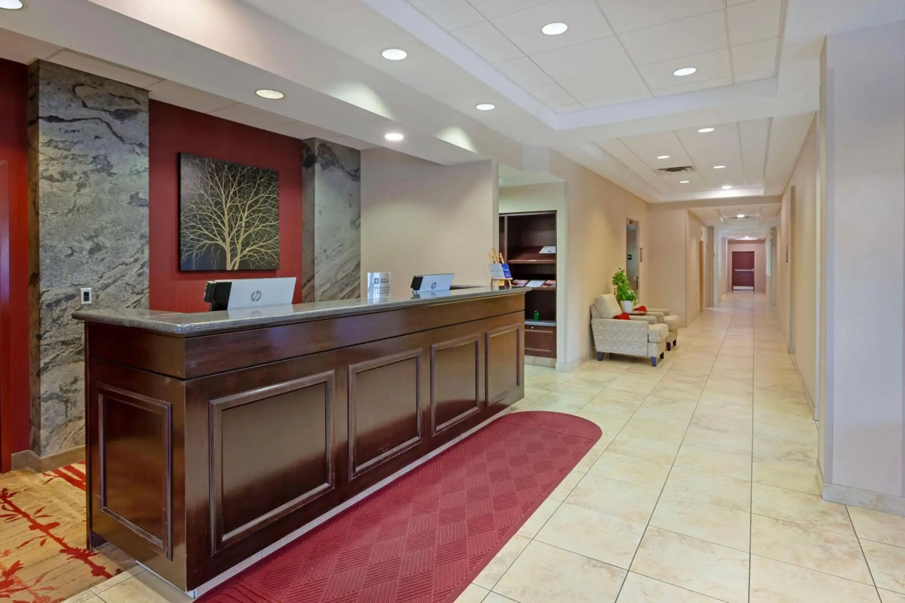 Lobby or reception in Best Western Plus Muskoka Inn Lobby or reception in Best Western Plus Muskoka Inn