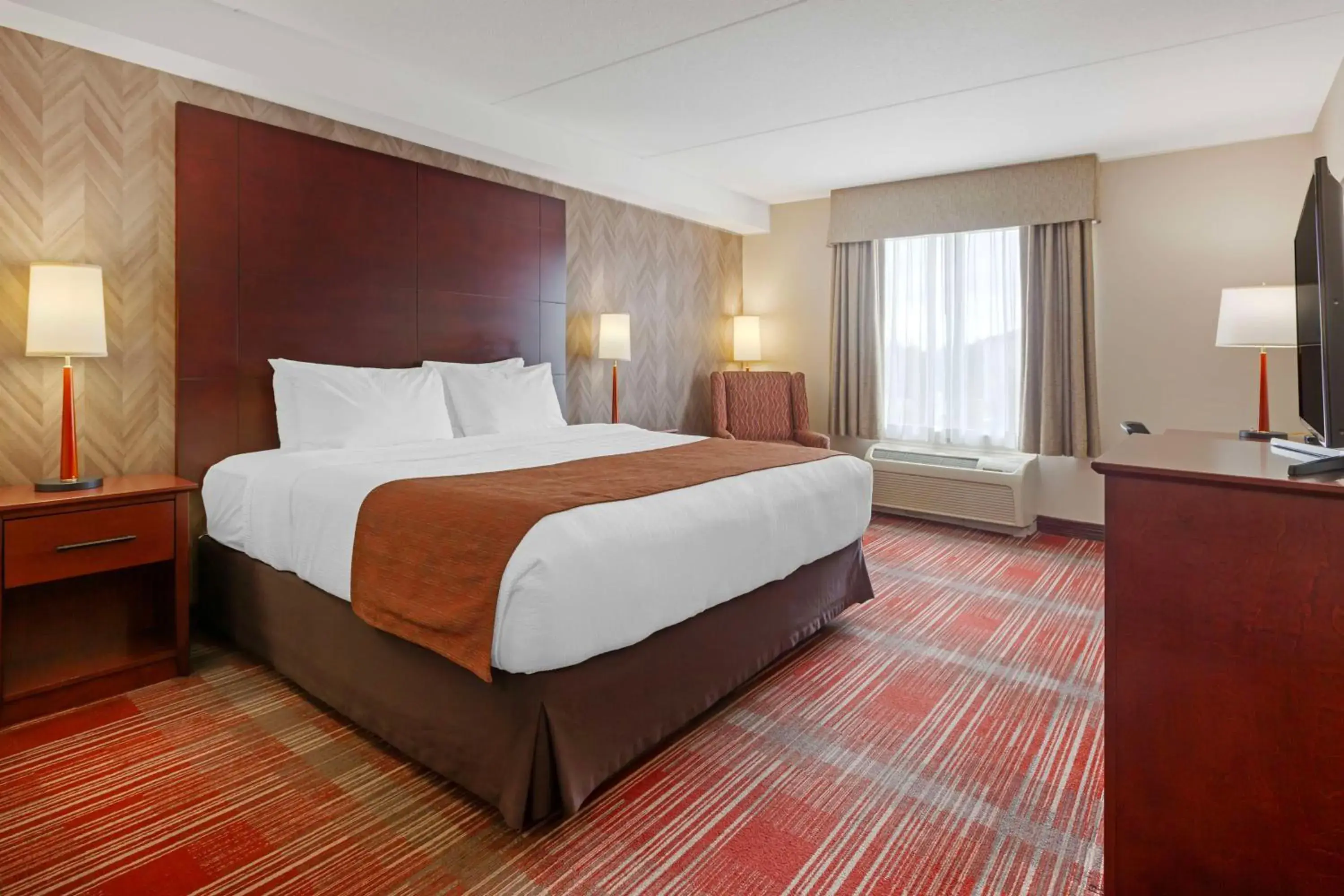 Bedroom, Bed in Best Western Plus Muskoka Inn Bedroom, Bed in Best Western Plus Muskoka Inn