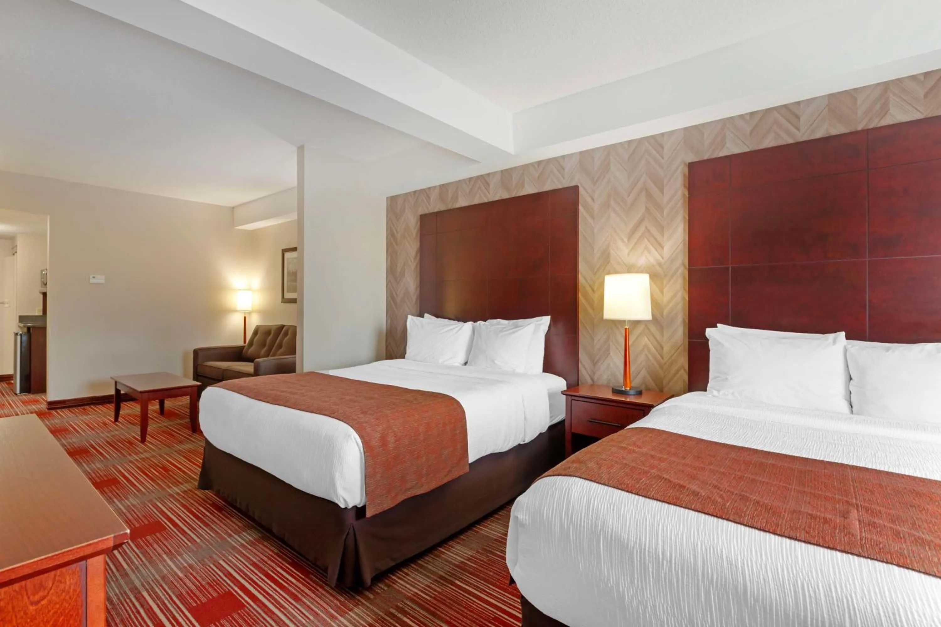 Bedroom, Bed in Best Western Plus Muskoka Inn