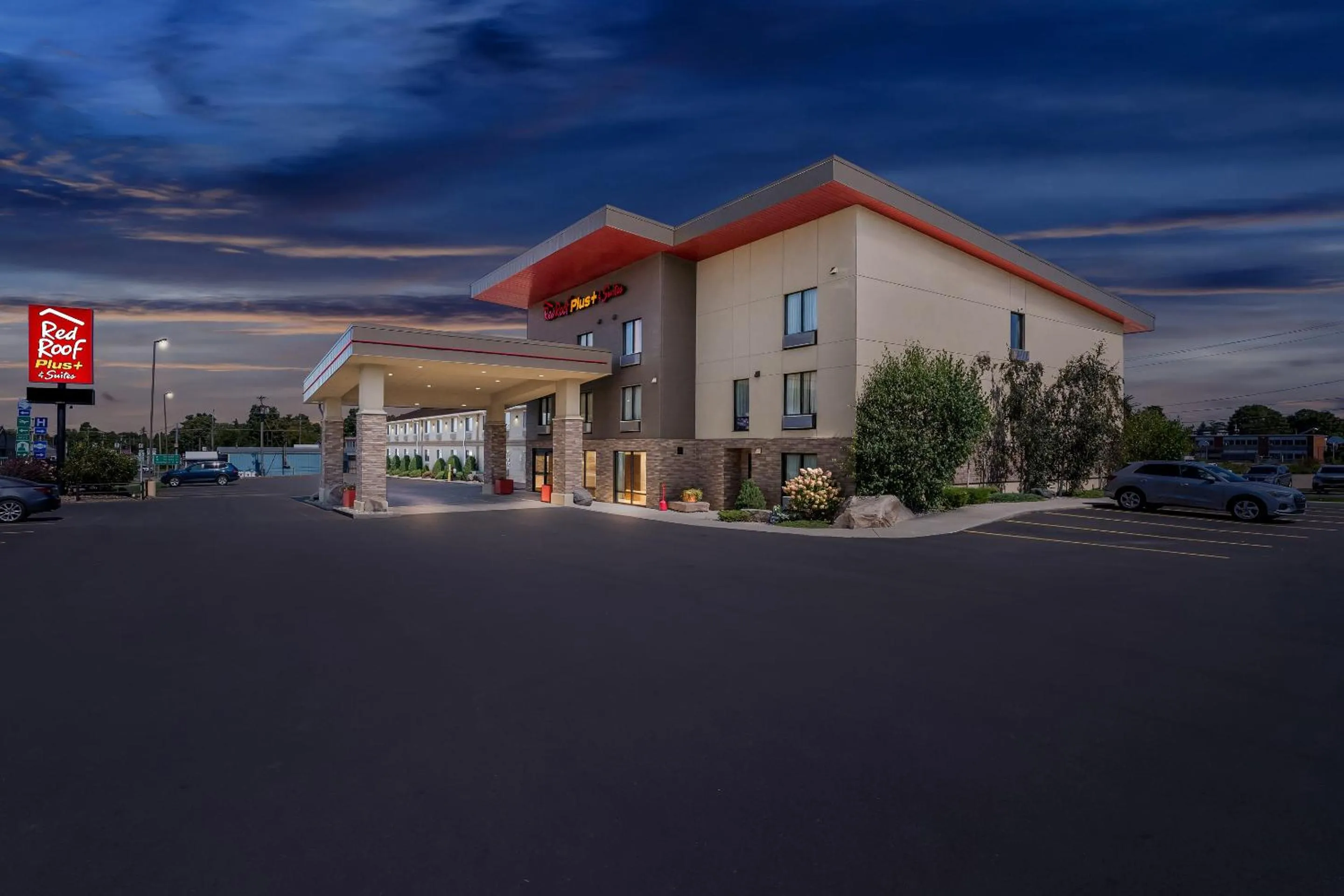Facade/entrance in Red Roof Inn PLUS+ & Suites Malone