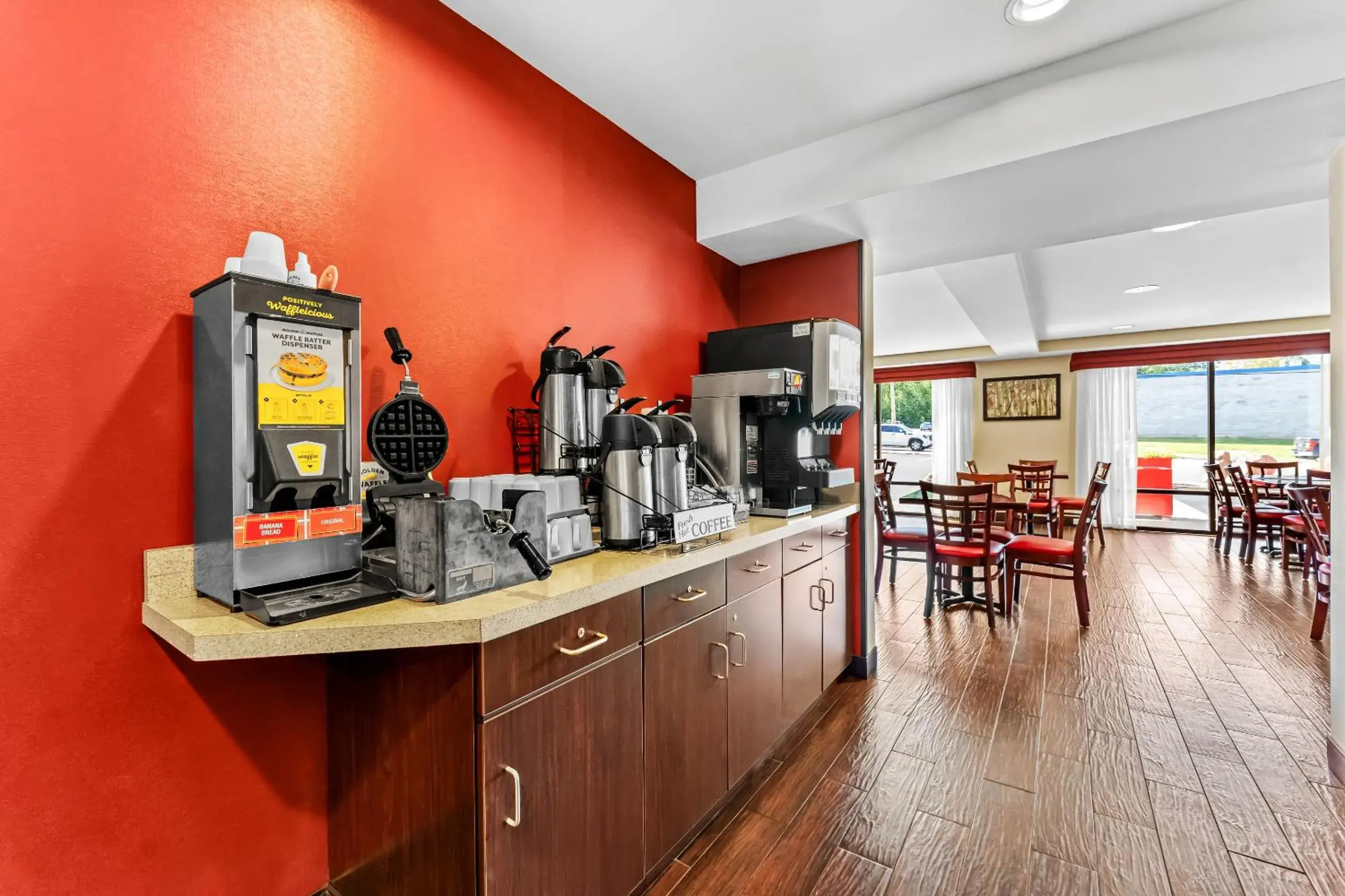 Breakfast in Red Roof Inn PLUS+ & Suites Malone Breakfast in Red Roof Inn PLUS+ & Suites Malone