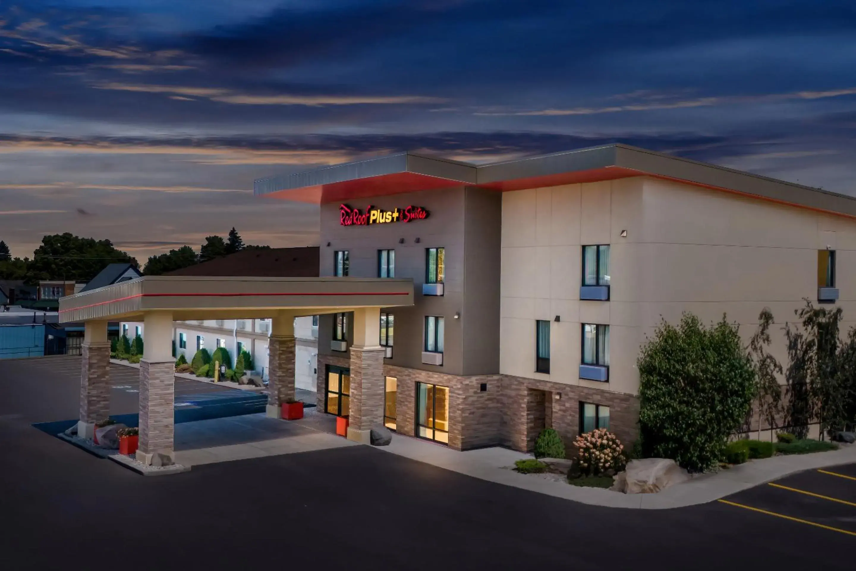 Facade/entrance in Red Roof Inn PLUS+ & Suites Malone Facade/entrance in Red Roof Inn PLUS+ & Suites Malone