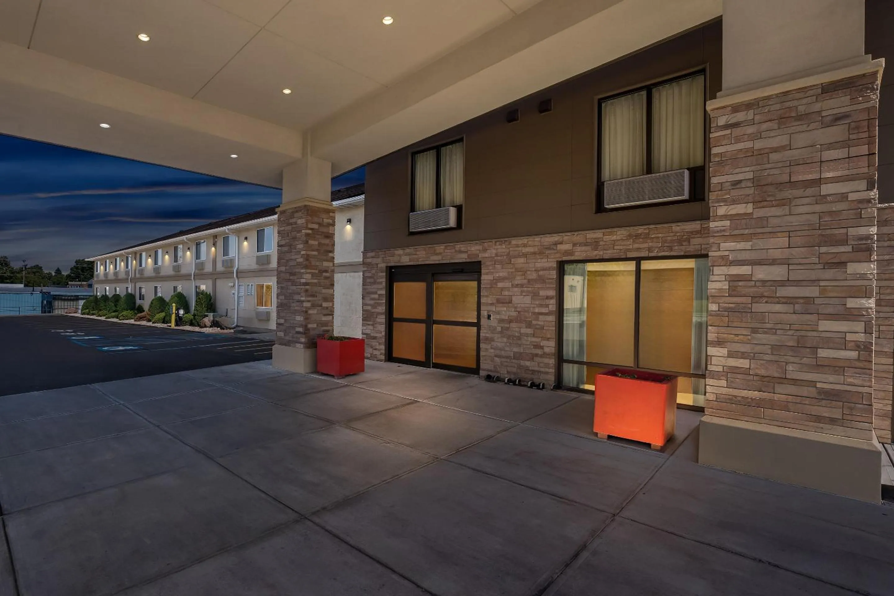 Facade/entrance in Red Roof Inn PLUS+ & Suites Malone