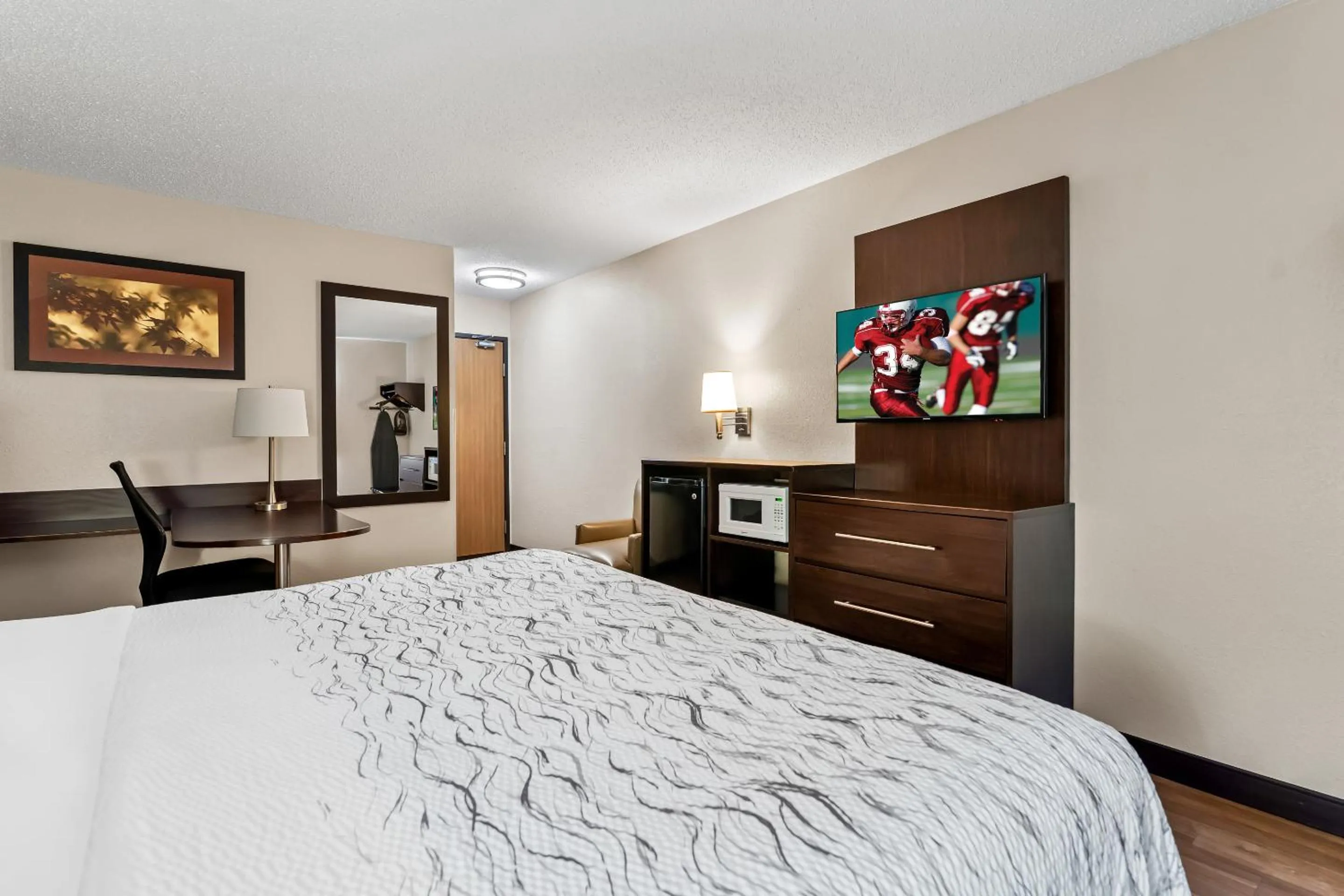 Bed in Red Roof Inn PLUS+ & Suites Malone