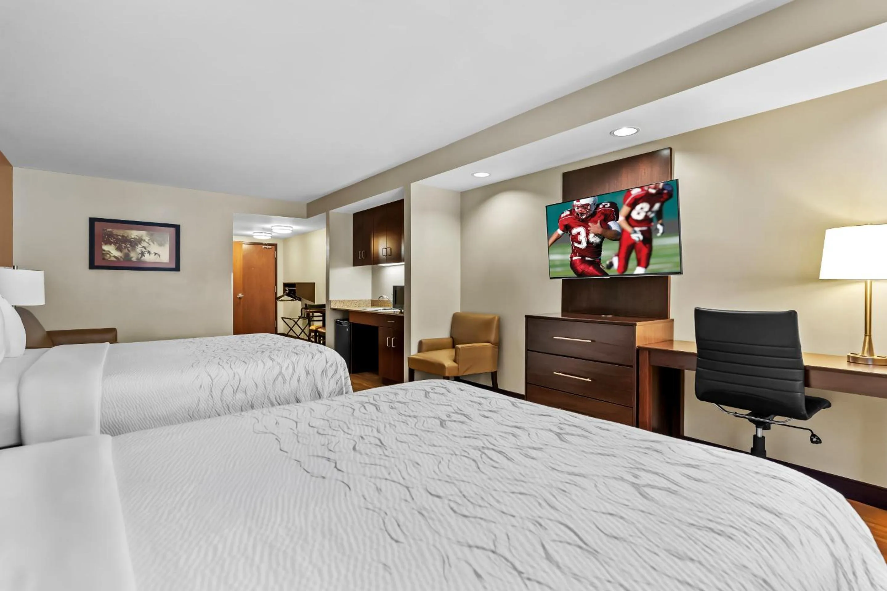 Photo of the whole room, Bed in Red Roof Inn PLUS+ & Suites Malone