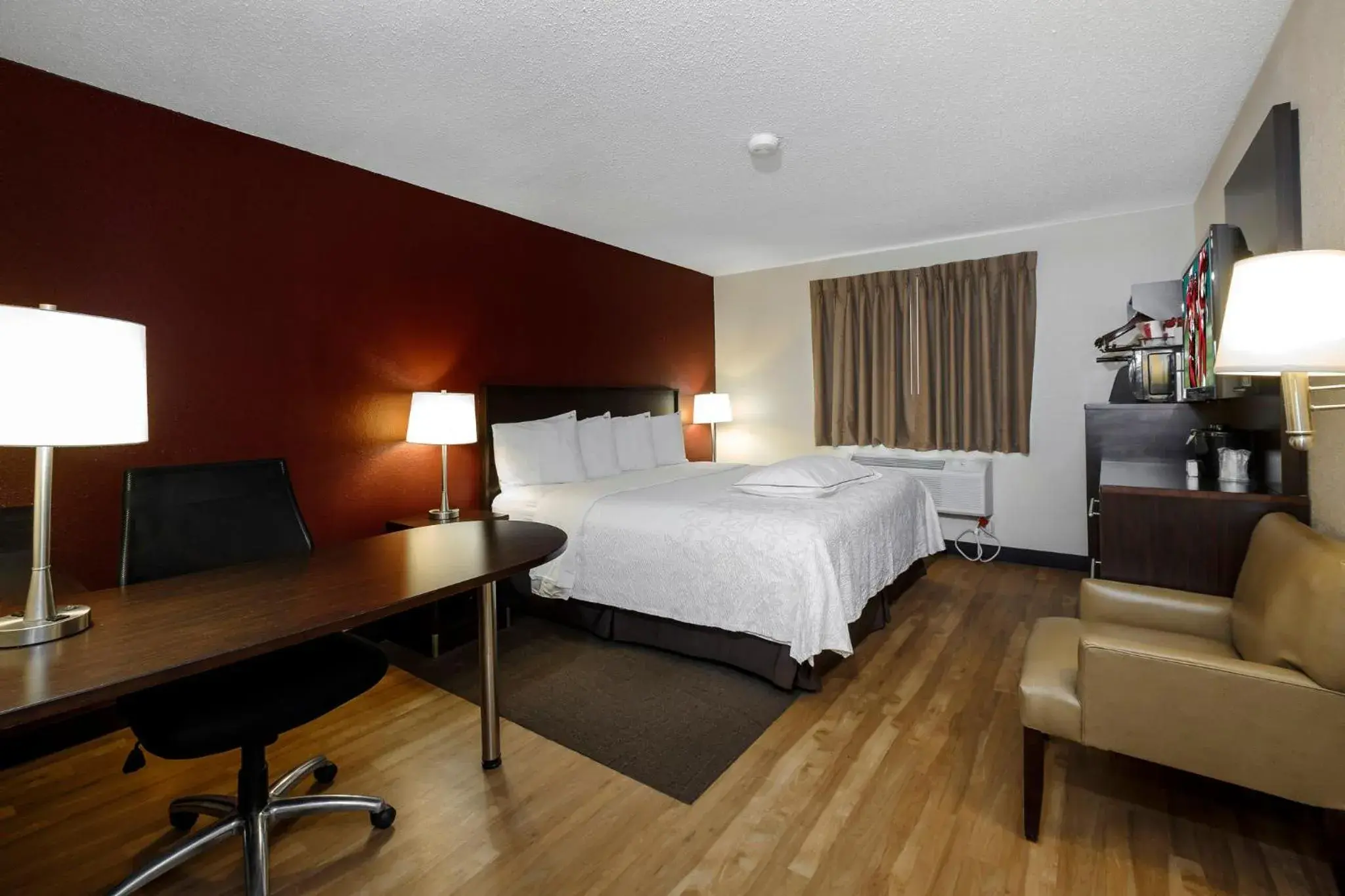 Premium King Room Smoke Free (Upgraded Bedding and Snack Box) in Red Roof Inn PLUS+ & Suites Malone Premium King Room Smoke Free (Upgraded Bedding and Snack Box) in Red Roof Inn PLUS+ & Suites Malone