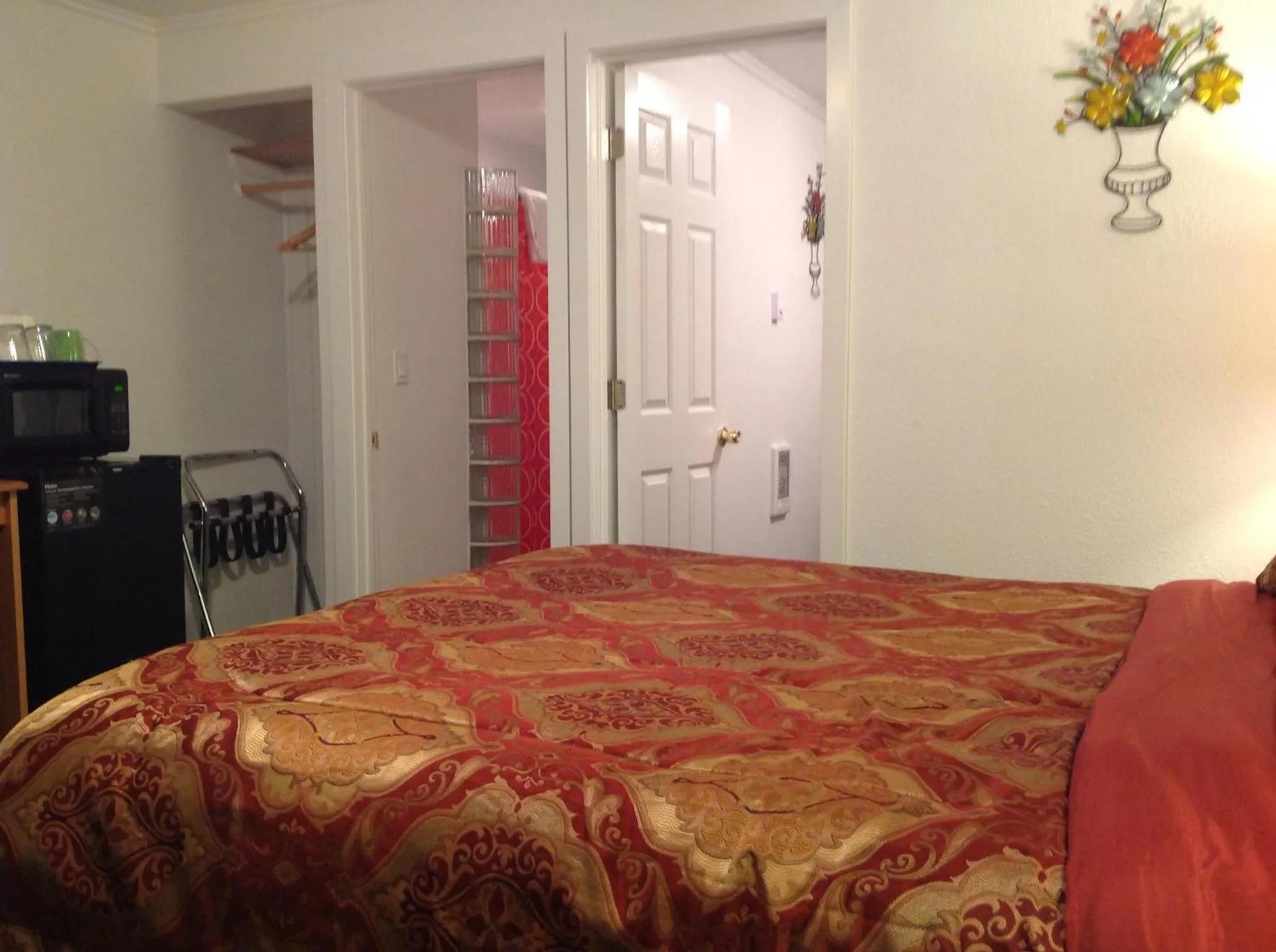 Bed in Holiday Motel Bend