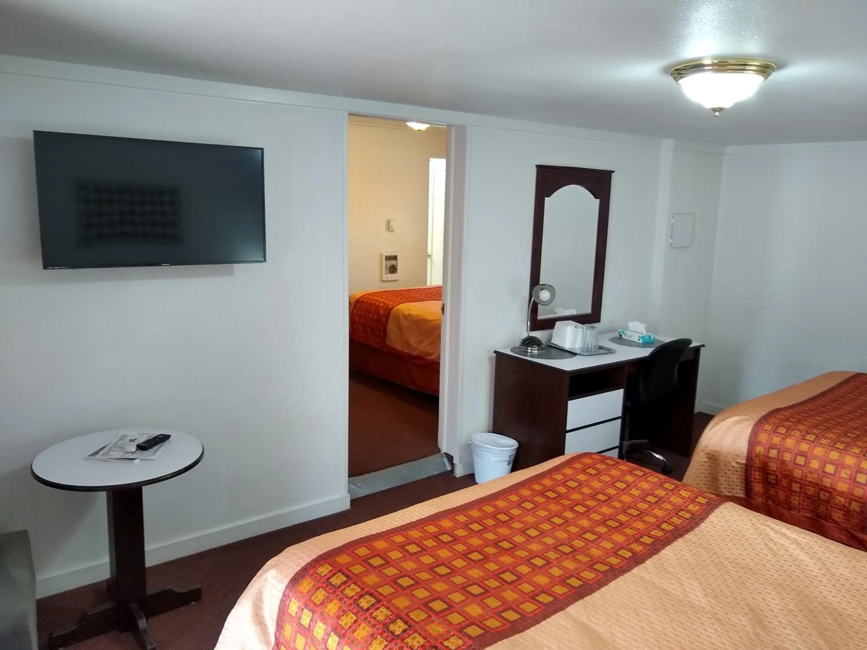 Bed in Holiday Motel Bend