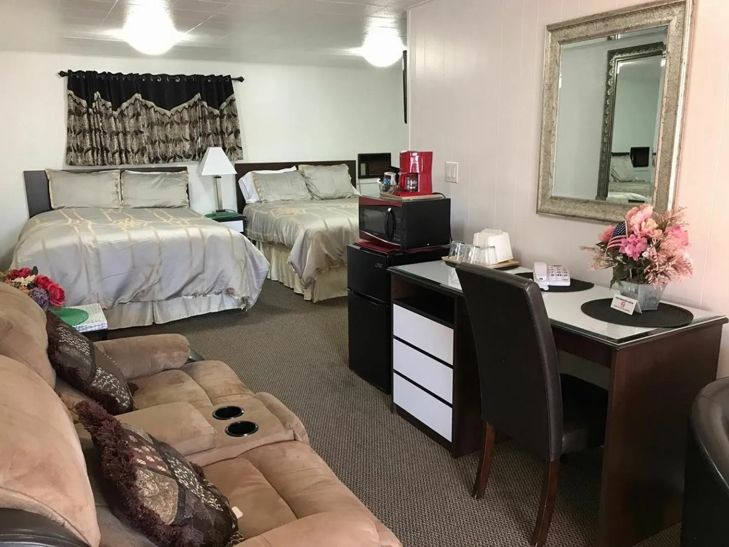 Bed in Holiday Motel Bend