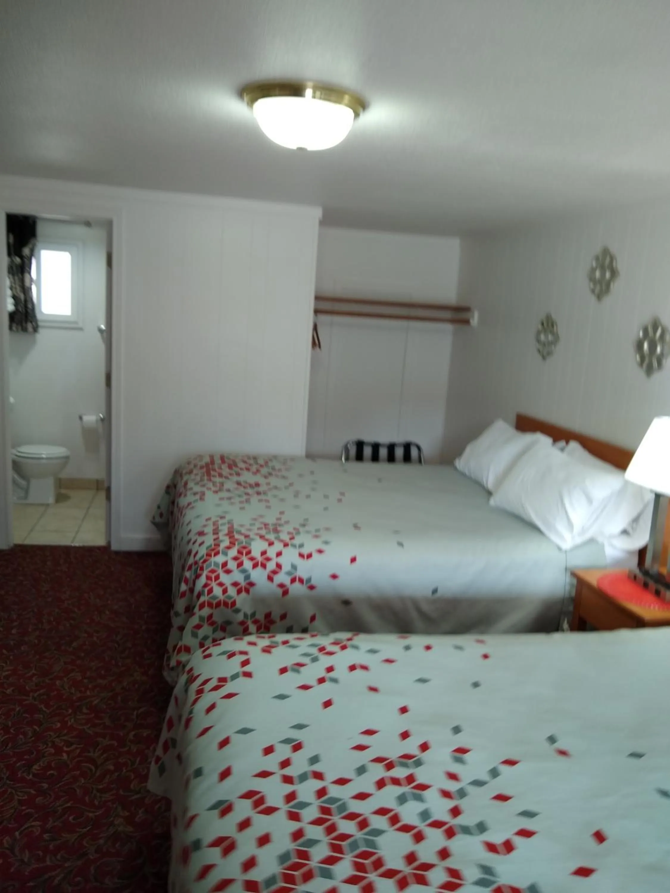 Bed in Holiday Motel Bend