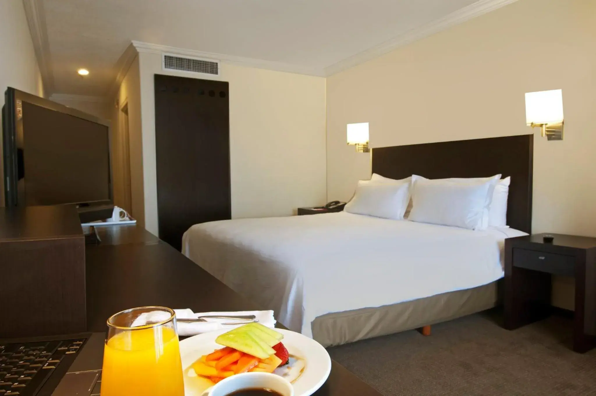 Photo of the whole room, Bed in Fiesta Inn Toluca Centro Photo of the whole room, Bed in Fiesta Inn Toluca Centro