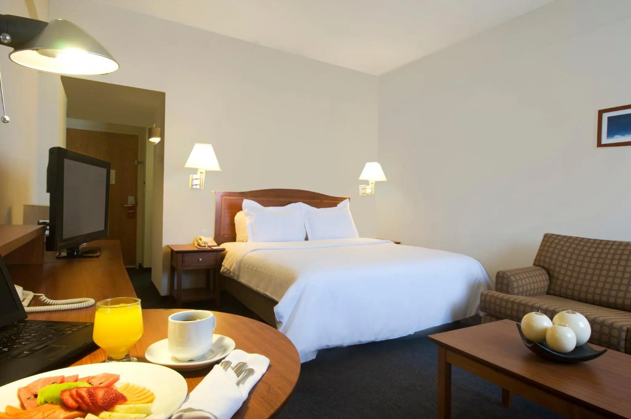 Photo of the whole room, Bed in Fiesta Inn Toluca Centro