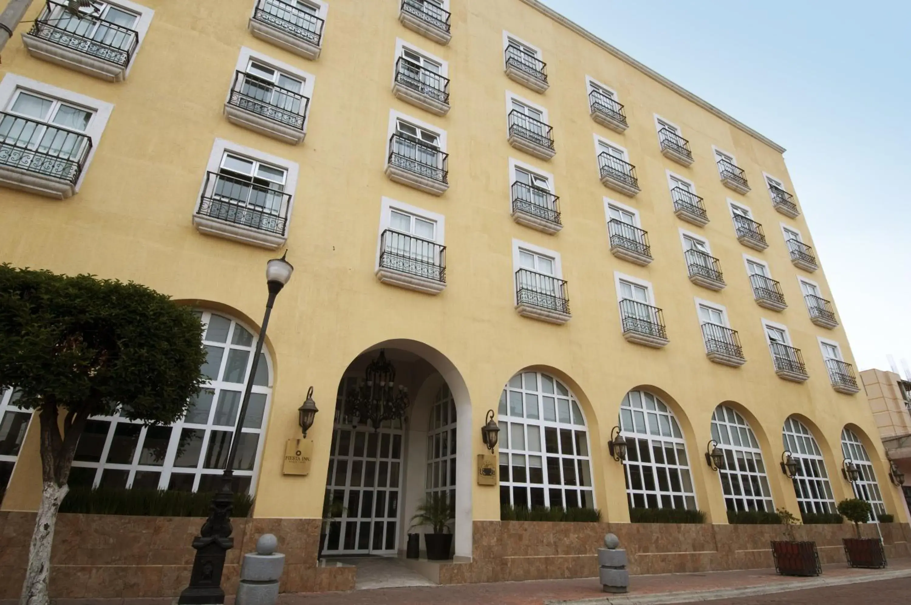 Property building in Fiesta Inn Toluca Centro Property building in Fiesta Inn Toluca Centro