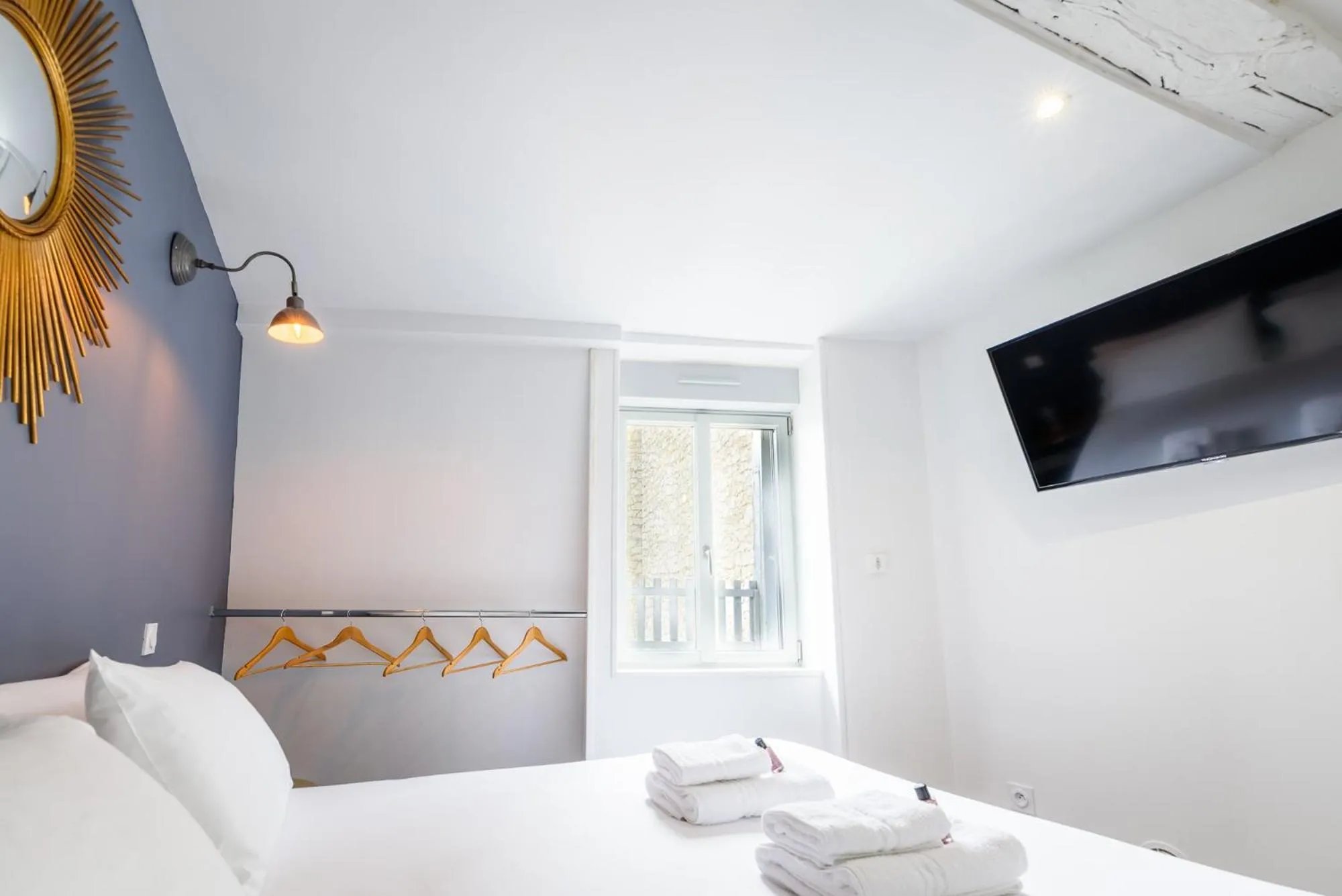 Photo of the whole room, Bed in L' échafaud - Apparts de standing - Centre historique