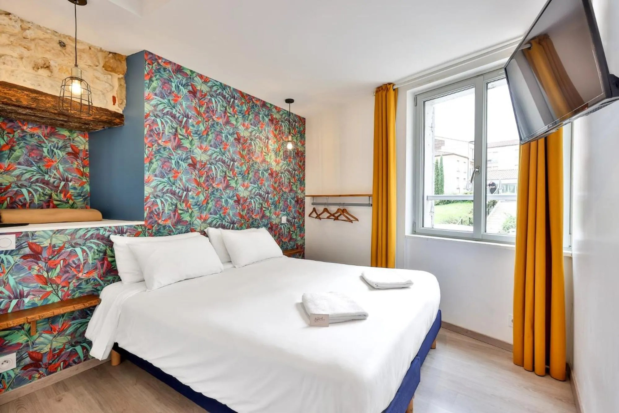 Photo of the whole room, Bed in L' échafaud - Apparts de standing - Centre historique