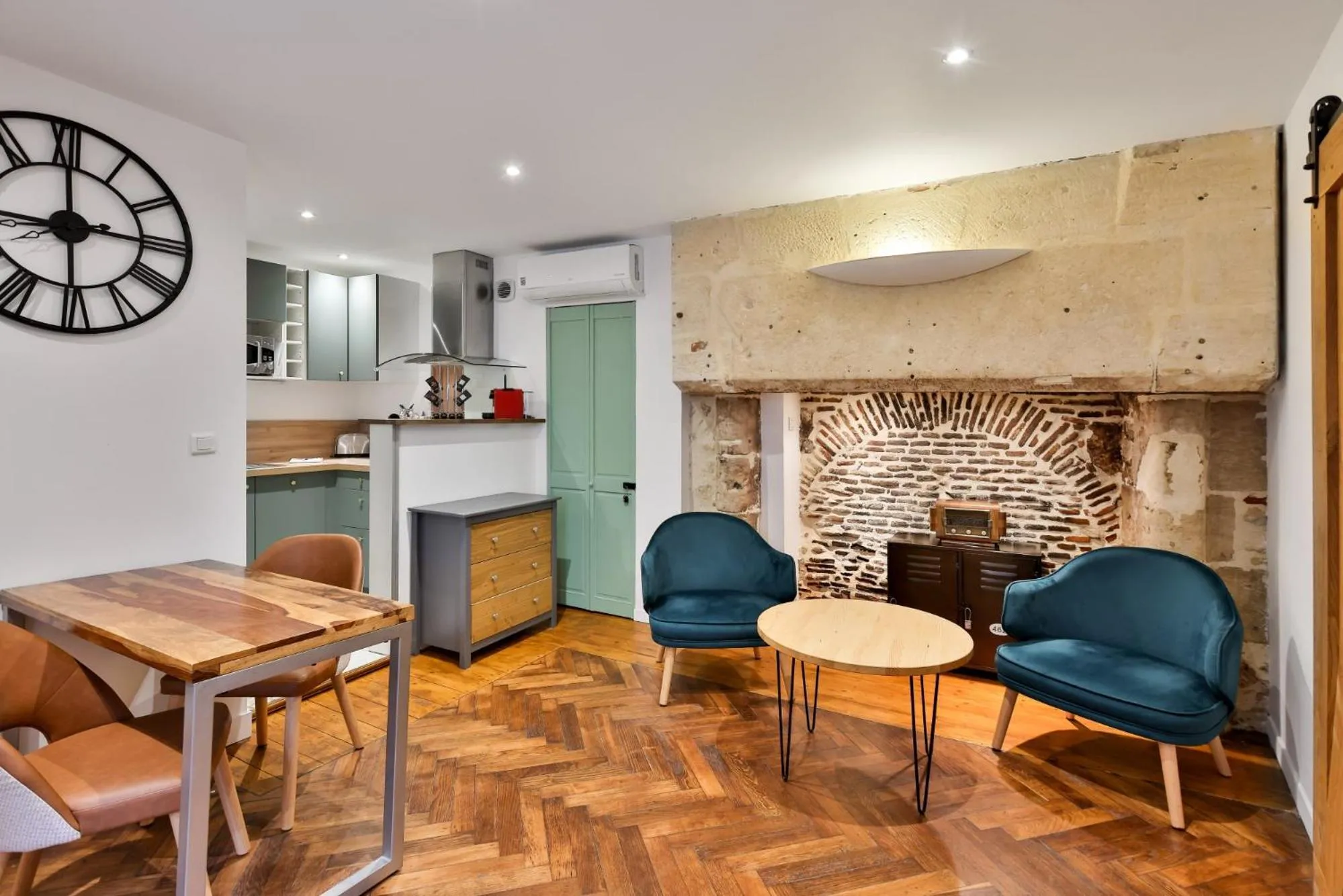 Photo of the whole room in L' échafaud - Apparts de standing - Centre historique