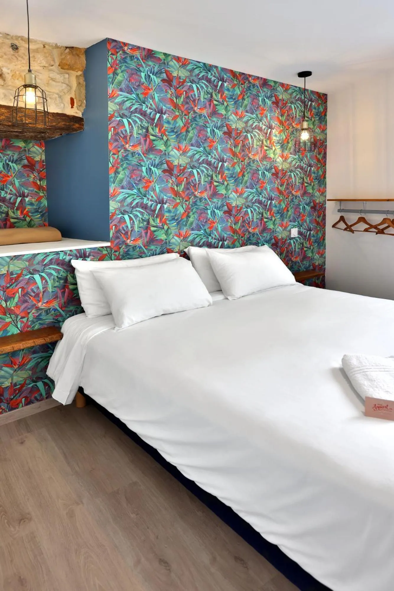 Bedroom, Bed in L' échafaud - Apparts de standing - Centre historique