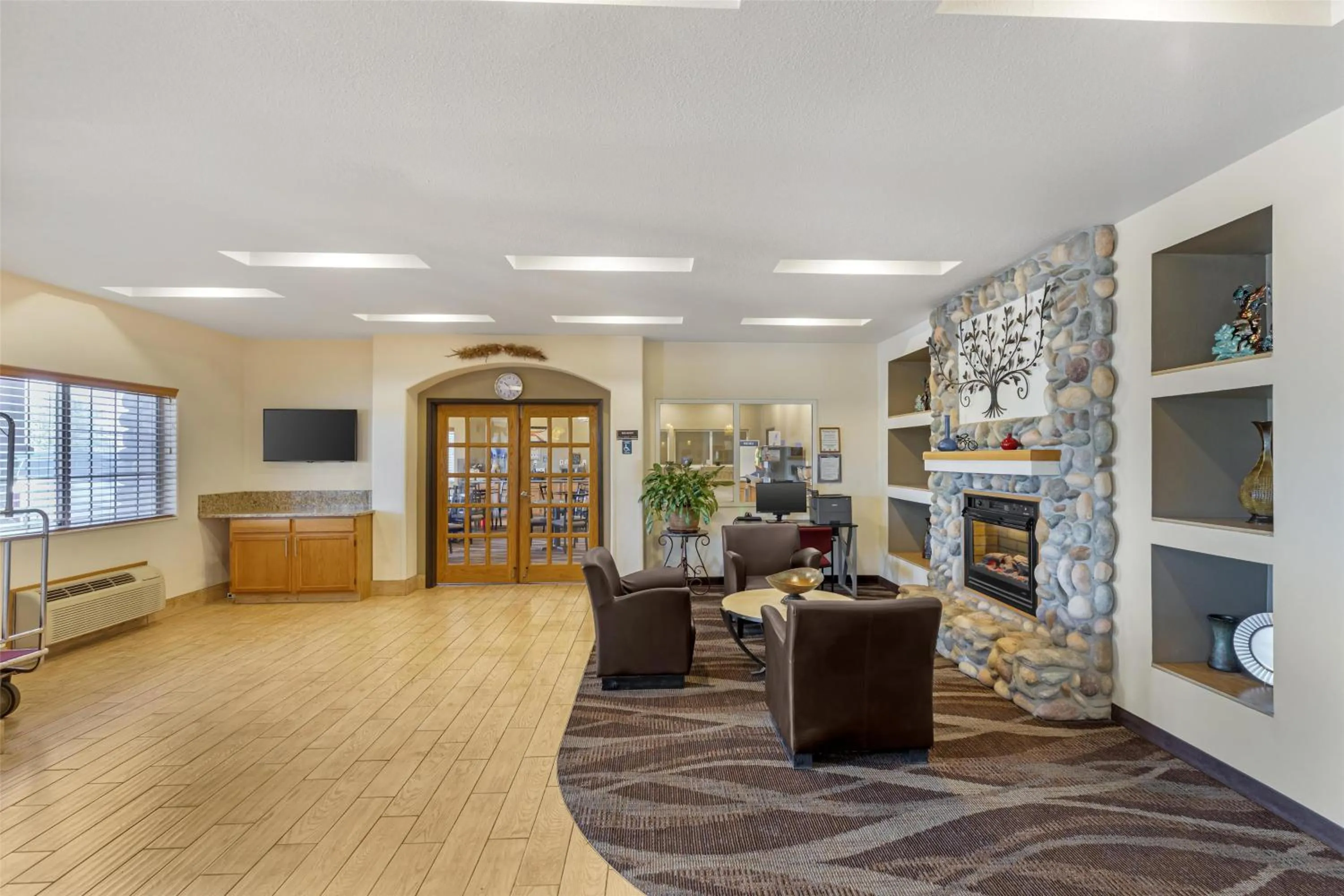 Lobby or reception in Best Western Firestone Inn & Suites