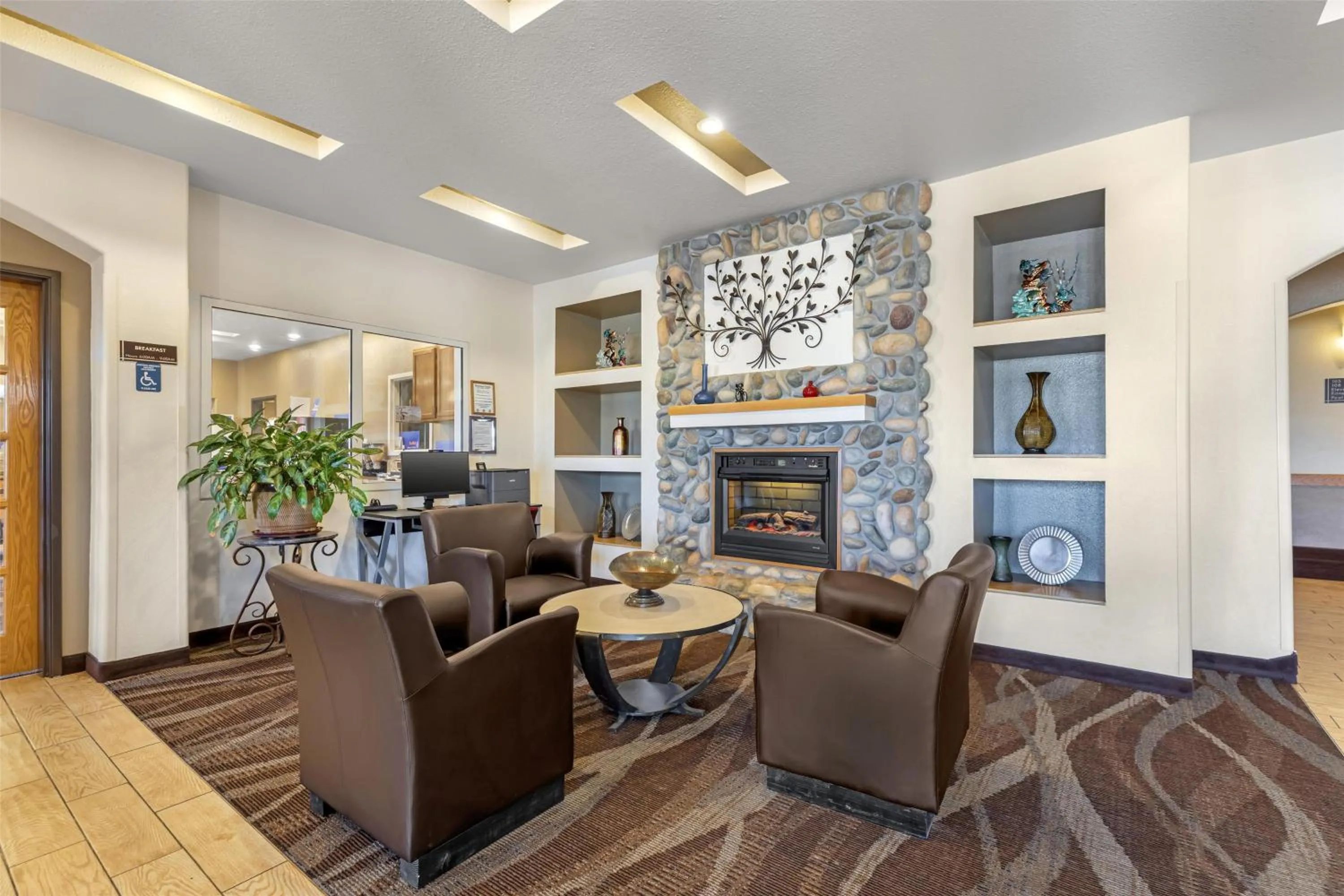 Lobby or reception in Best Western Firestone Inn & Suites