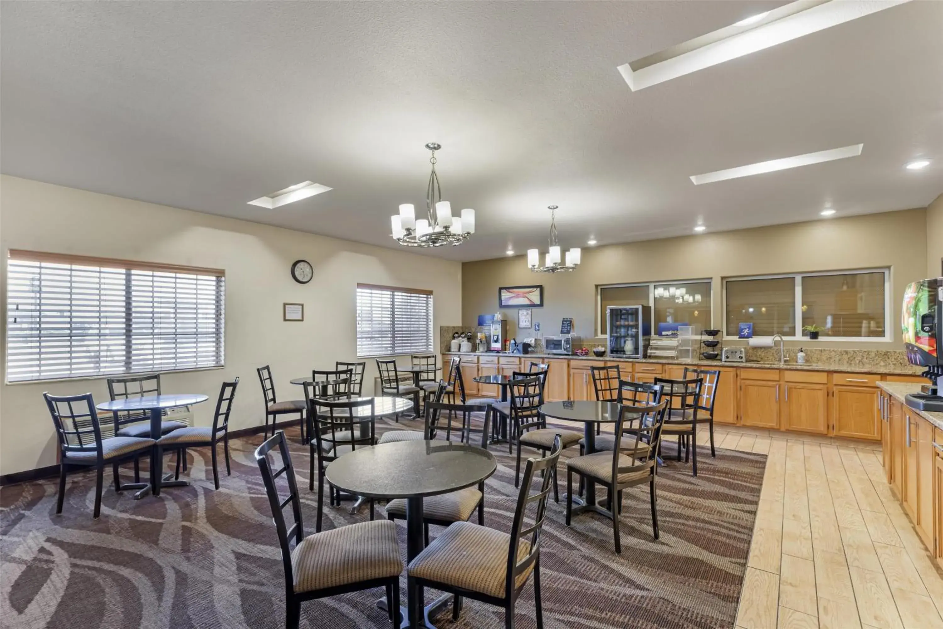 Breakfast in Best Western Firestone Inn & Suites Breakfast in Best Western Firestone Inn & Suites