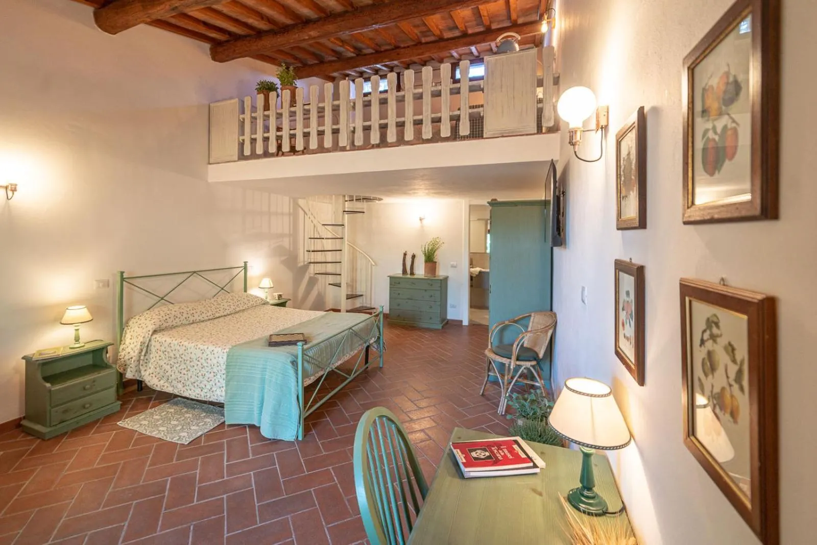 Large Double Room in Tenuta di Poggio Cavallo