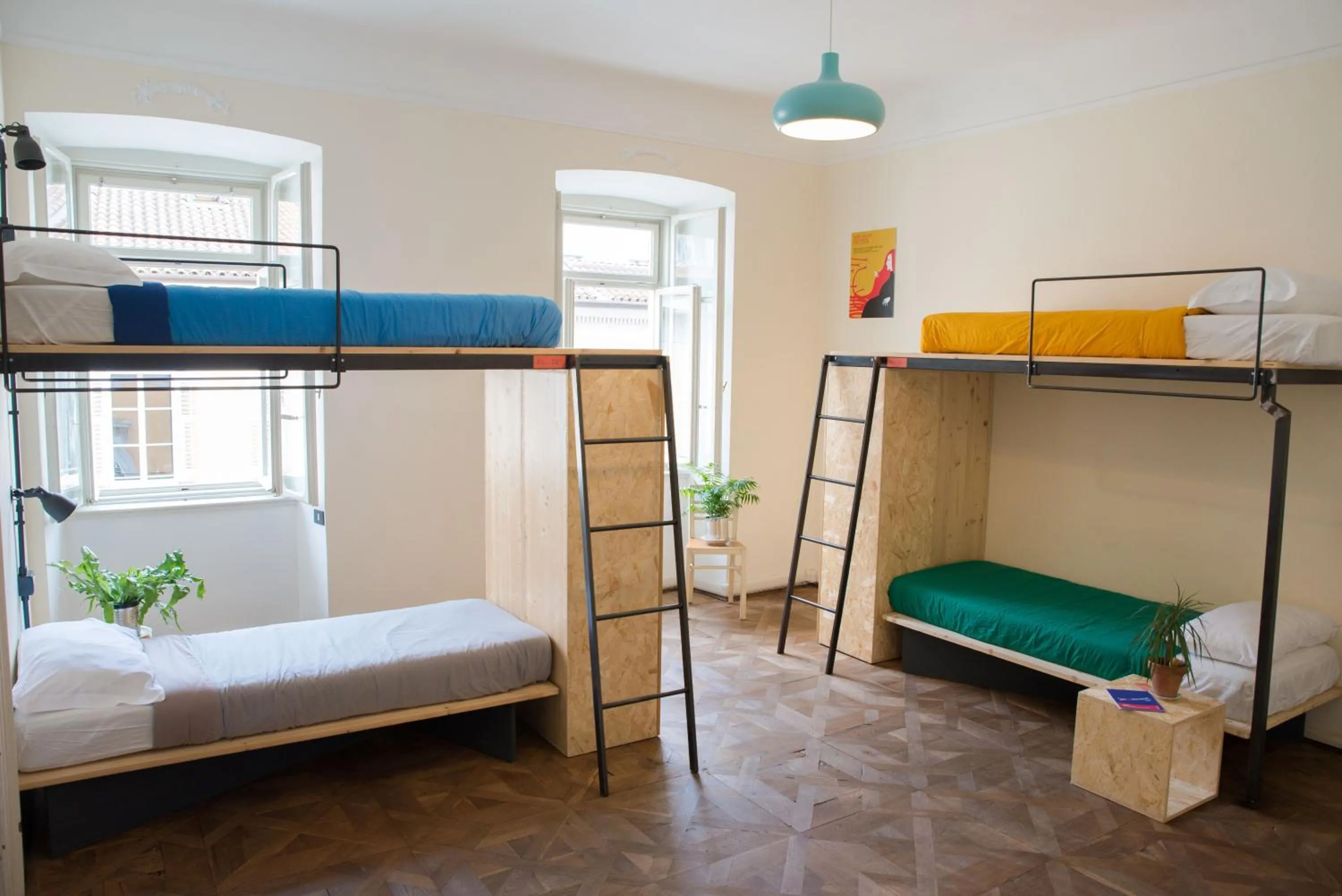 Bunk Bed In 4 Beds Mixed Dormitory Room in ControVento