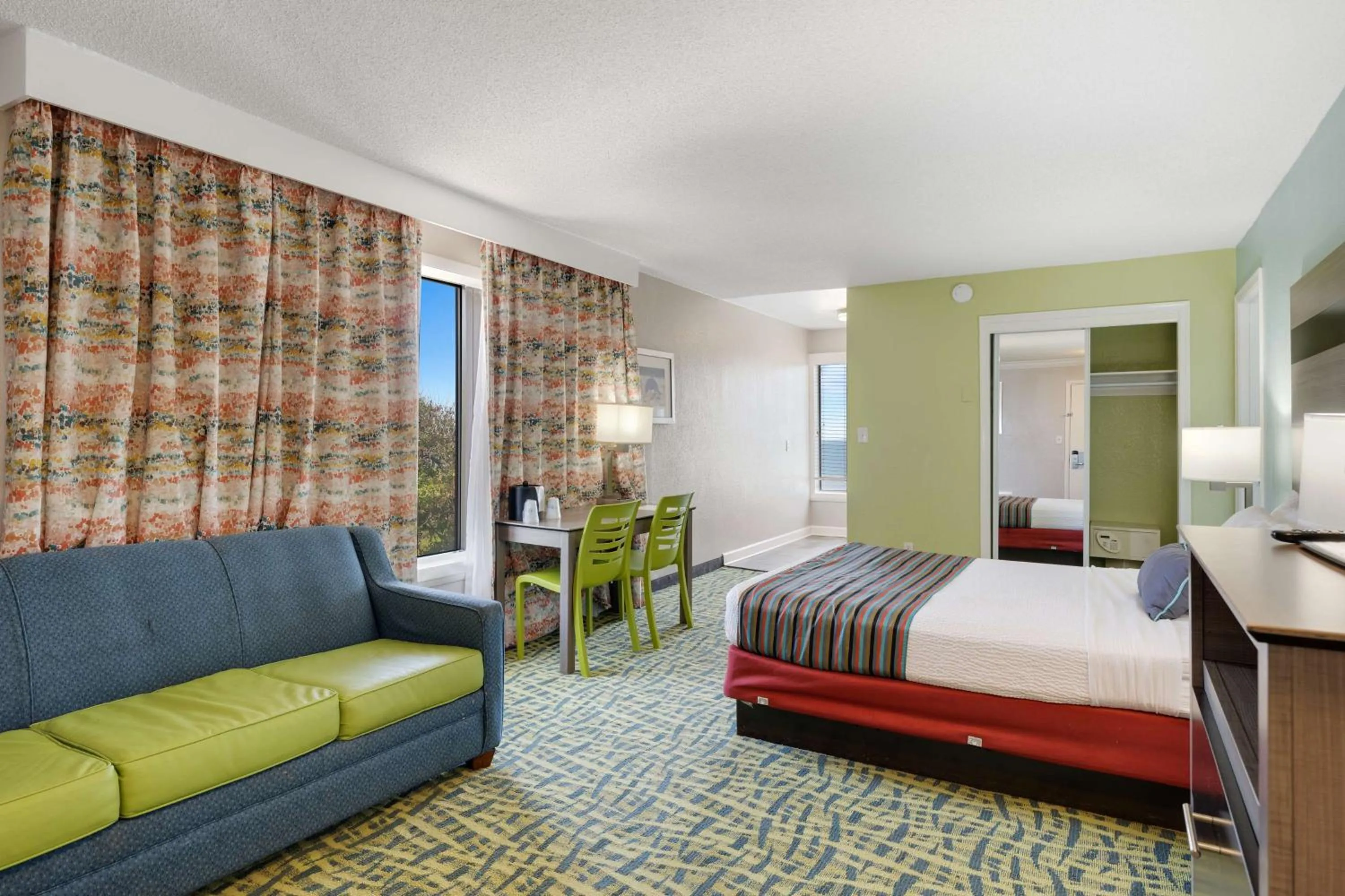 Bedroom, Bed in Best Western Plus Holiday Sands Inn & Suites