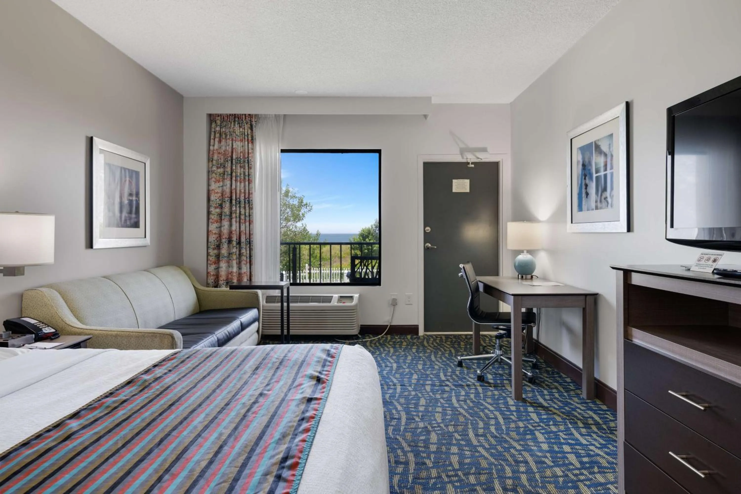 Bedroom, Bed in Best Western Plus Holiday Sands Inn & Suites