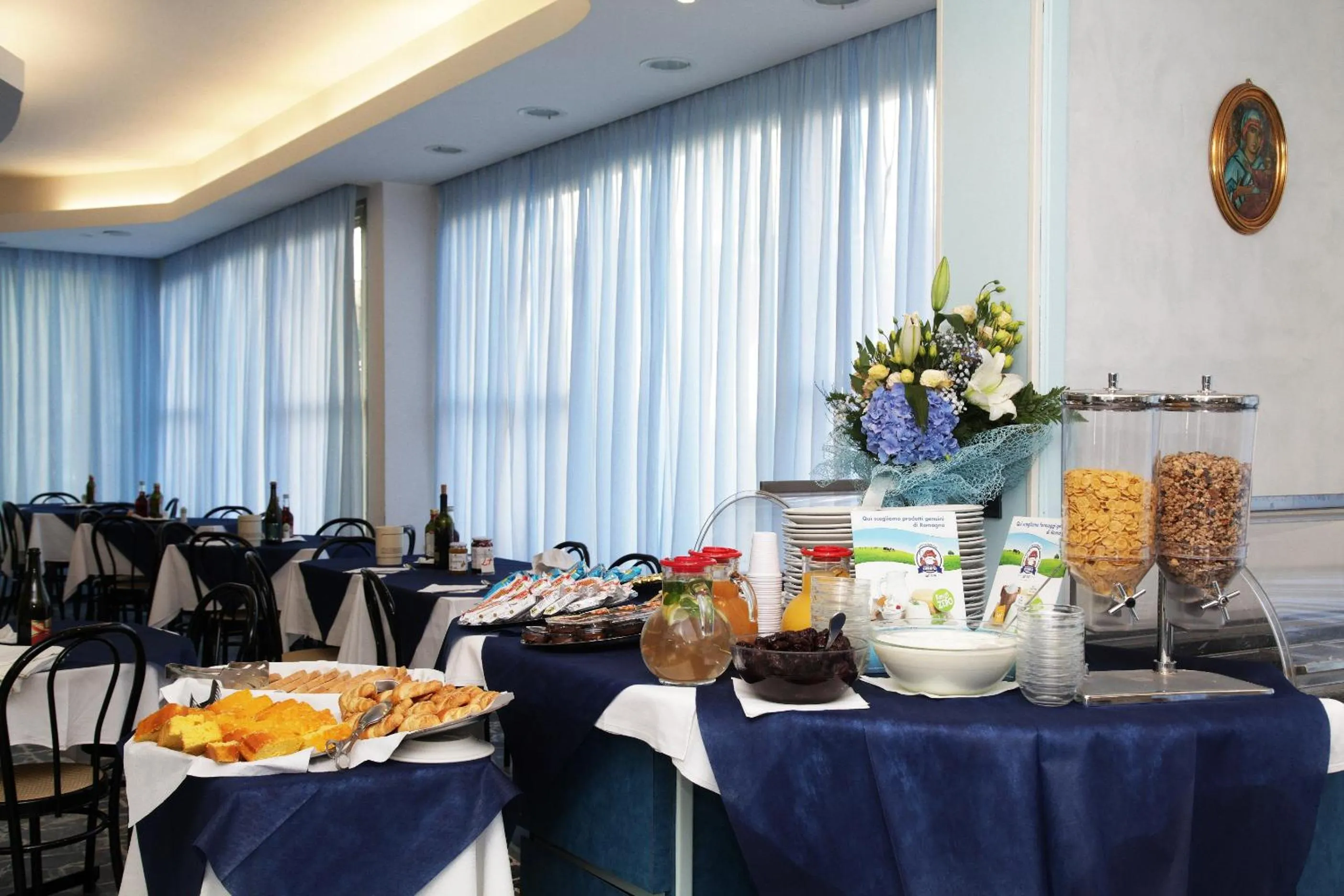 Buffet breakfast in Hotel Santa Maria