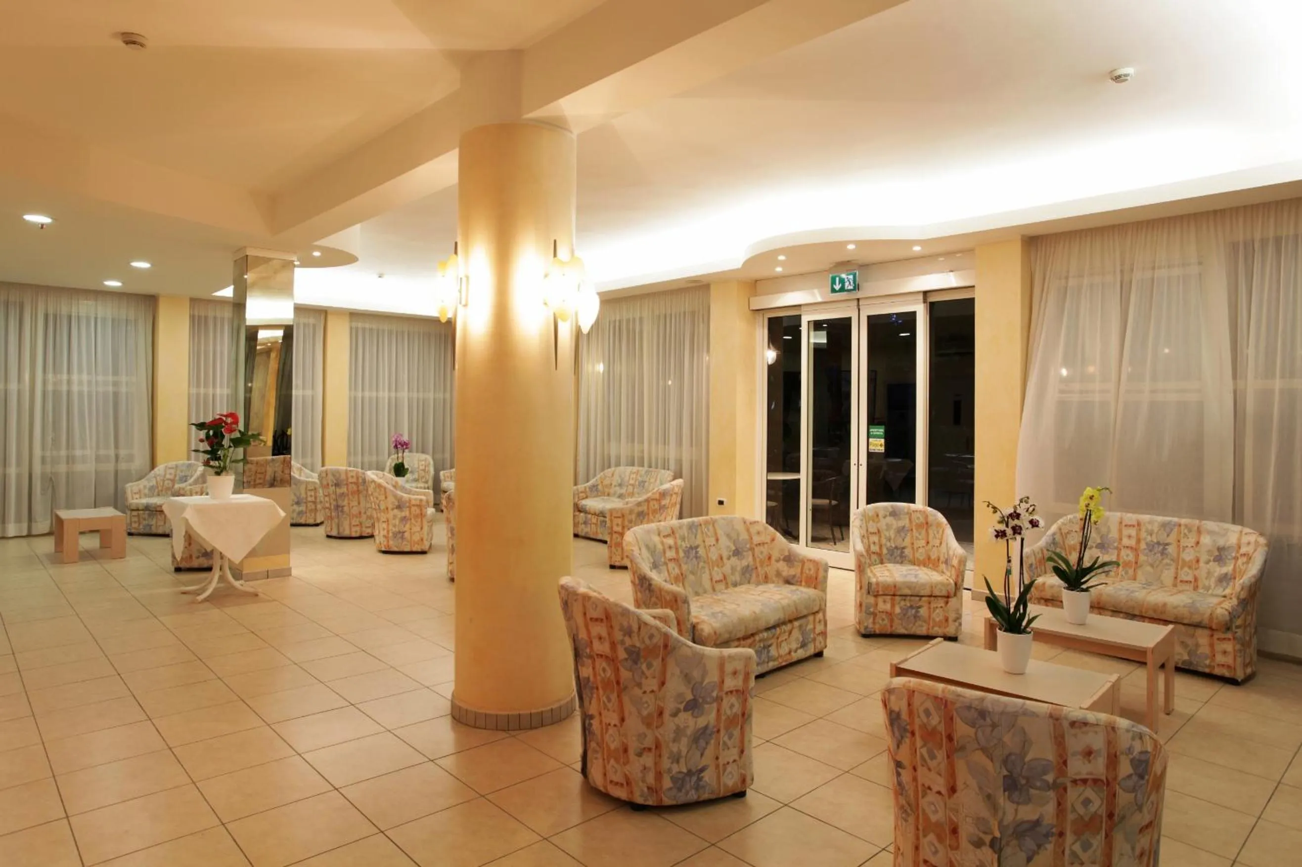 Communal lounge/ TV room in Hotel Santa Maria