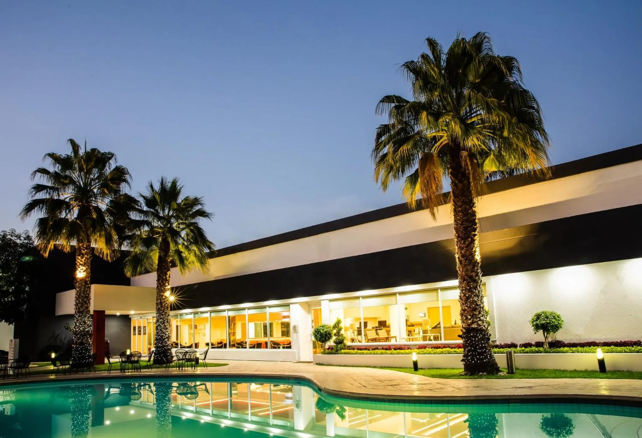Swimming pool in Fiesta Inn San Luis Potosi Glorieta Juarez