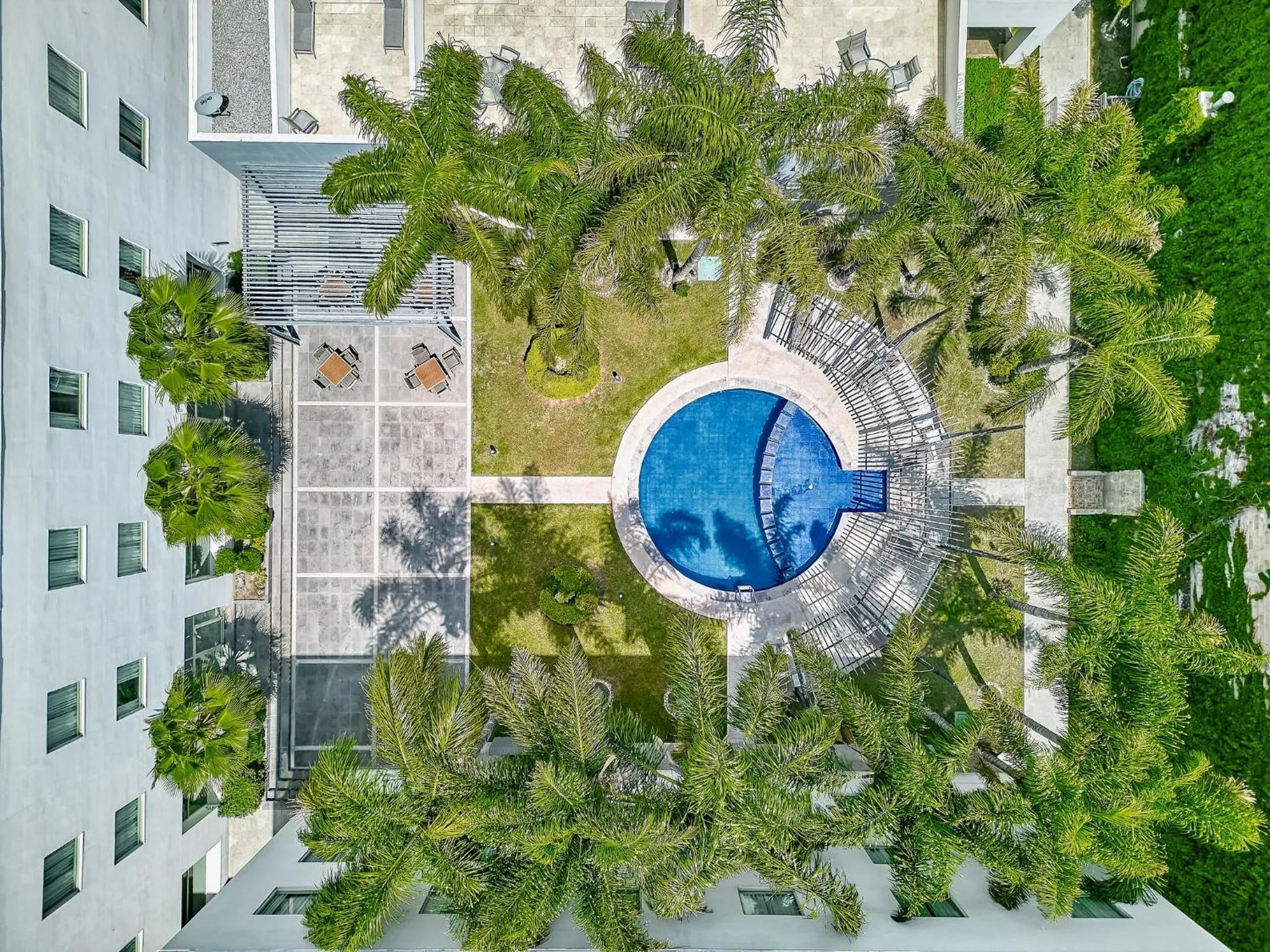 Swimming pool in Fiesta Inn Express San Luis Potosí Oriente