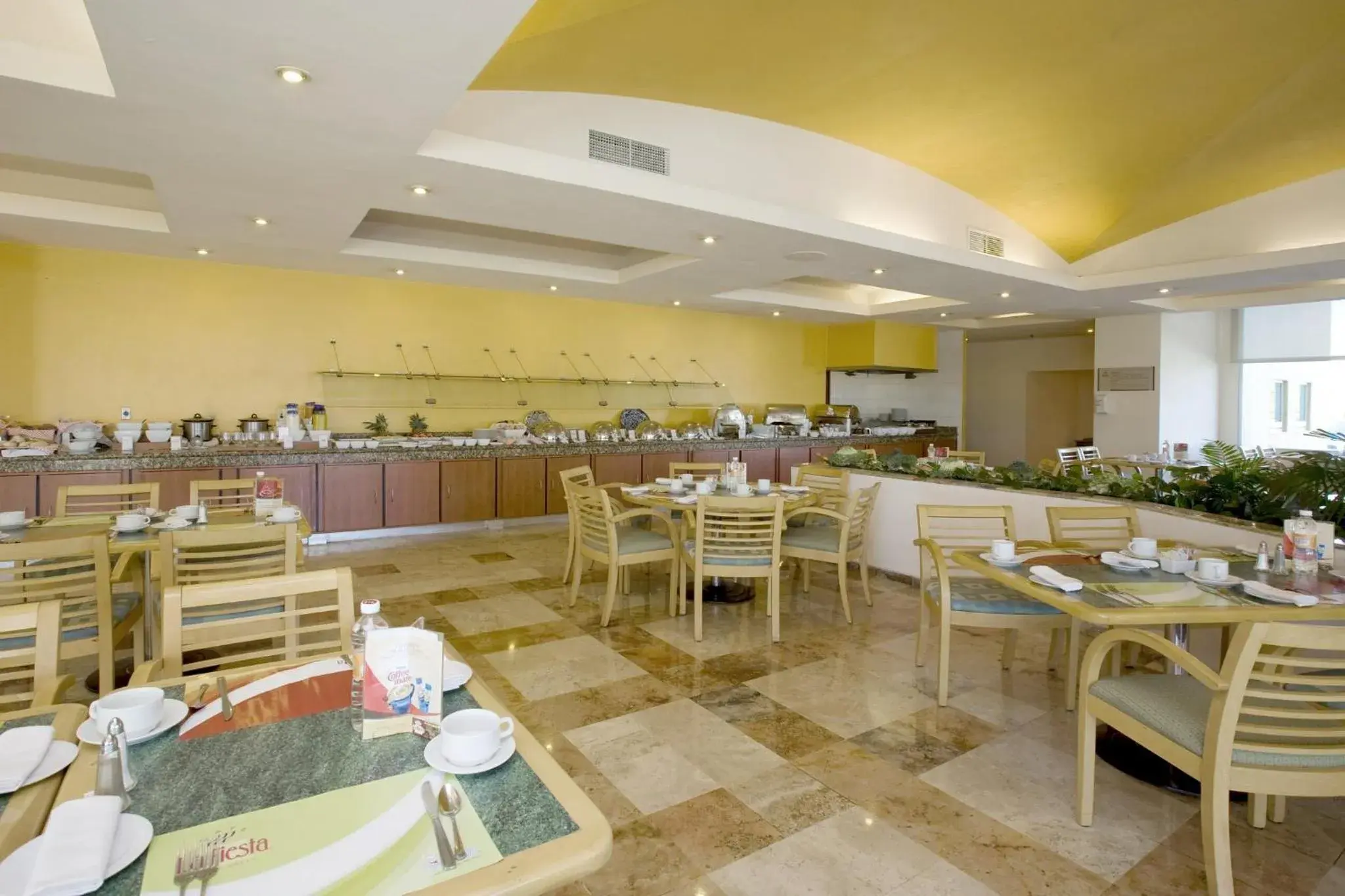 Restaurant/places to eat in Fiesta Inn Express San Luis Potosí Oriente Restaurant/places to eat in Fiesta Inn Express San Luis Potosí Oriente