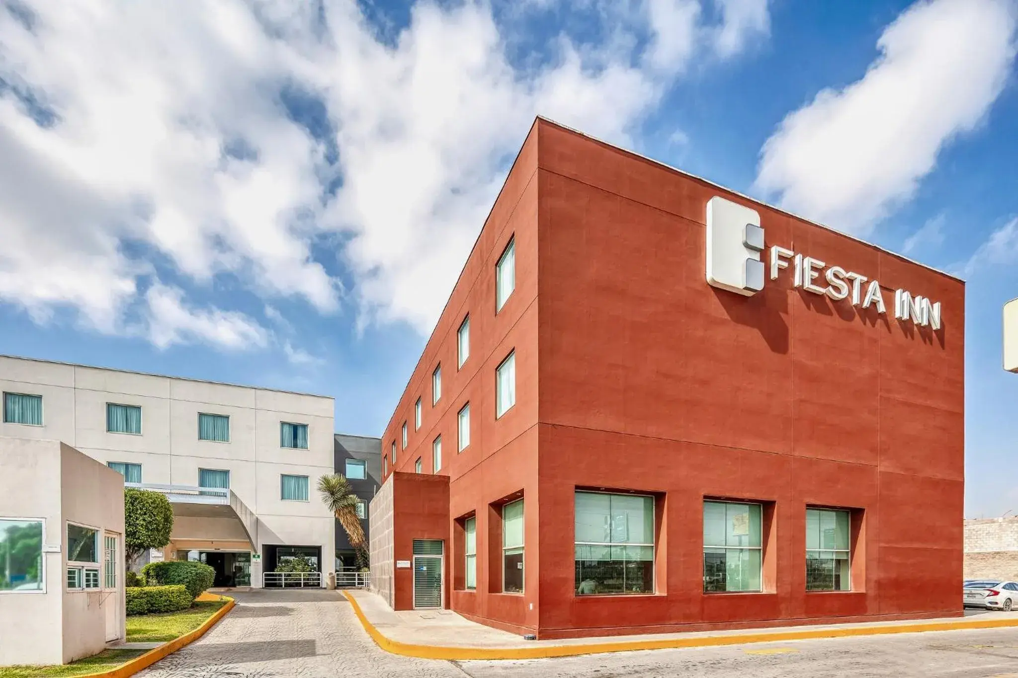 Property building in Fiesta Inn Express San Luis Potosí Oriente Property building in Fiesta Inn Express San Luis Potosí Oriente