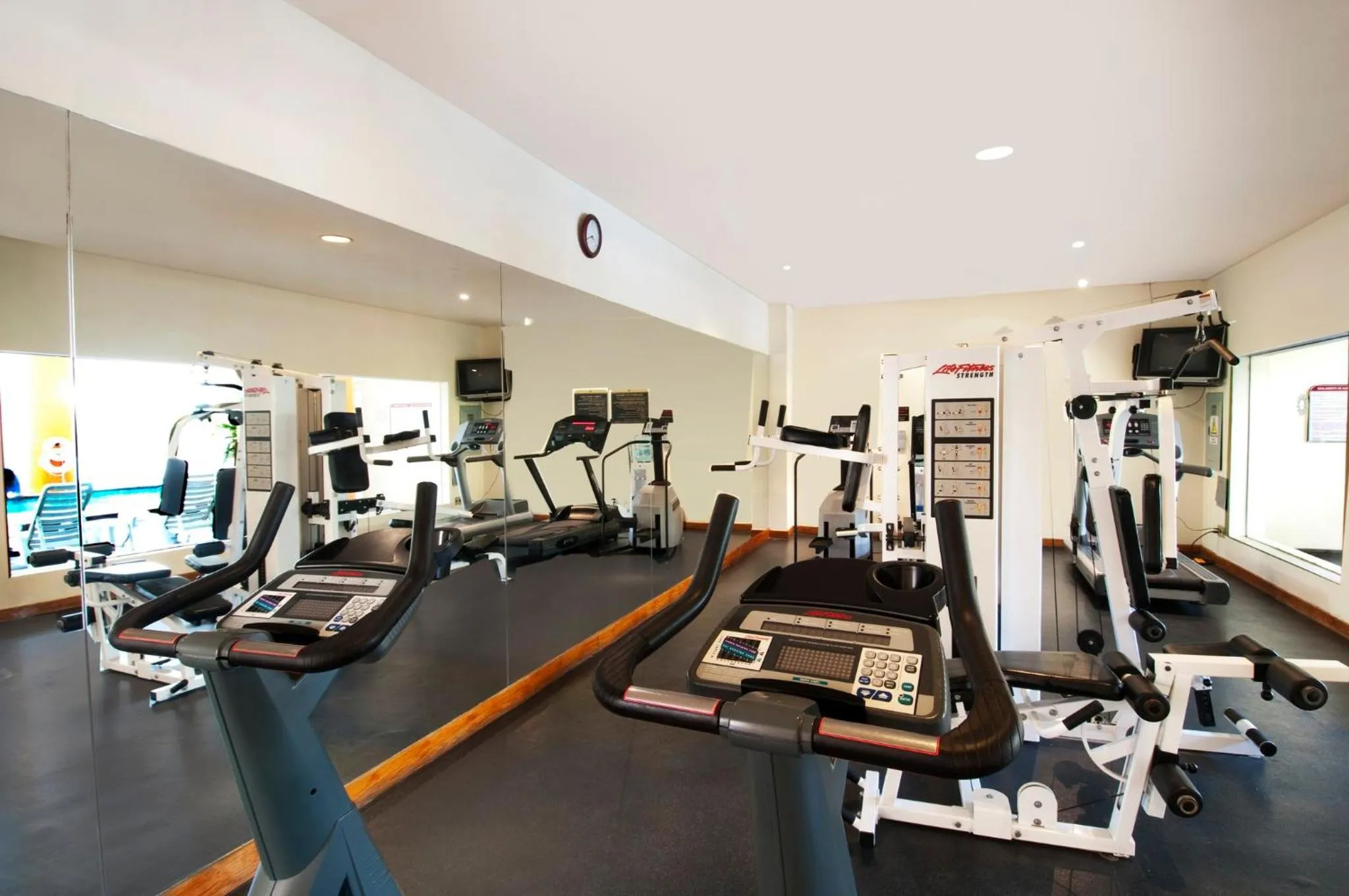 Fitness centre/facilities in Fiesta Inn Express Hermosillo