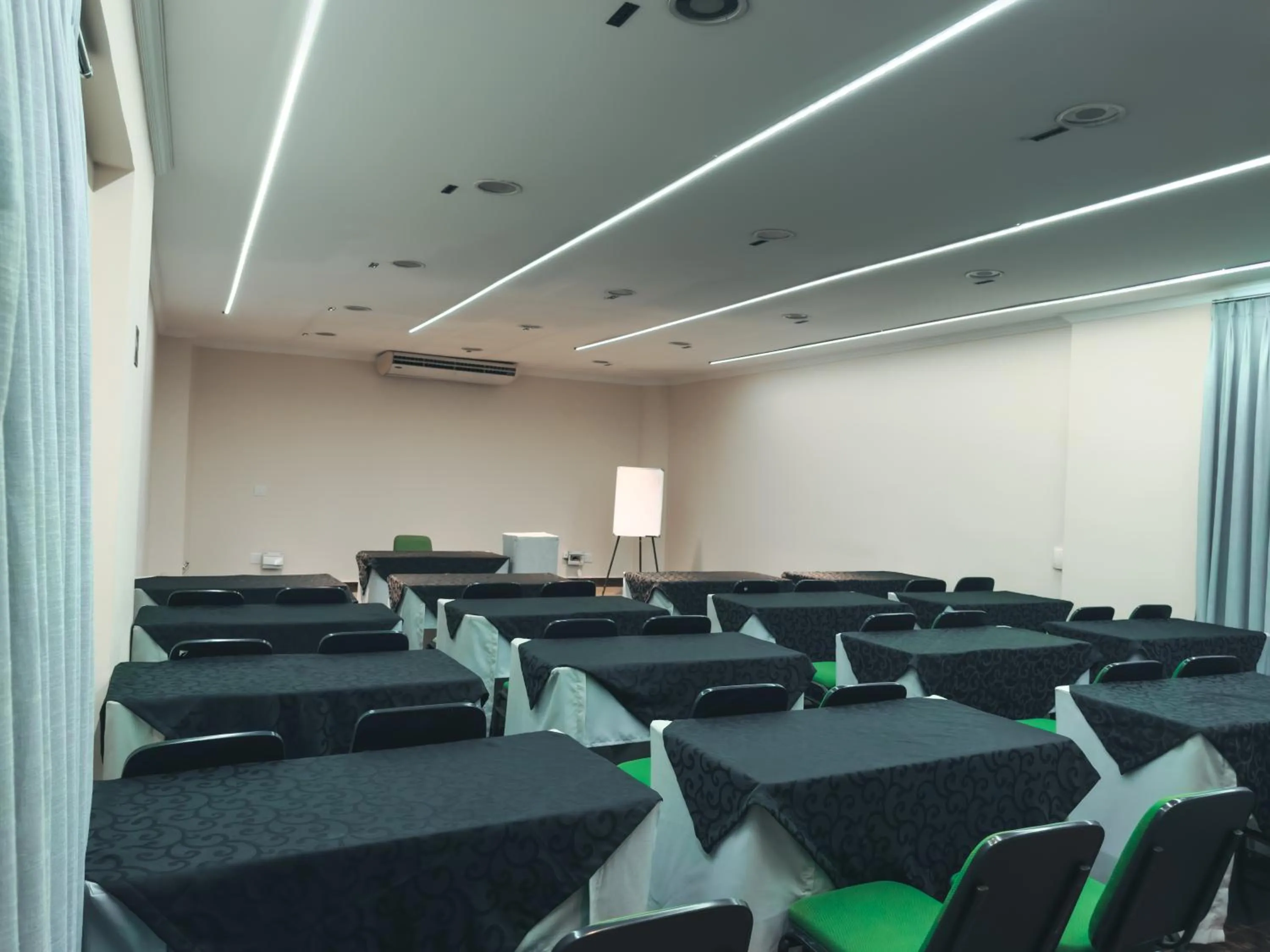 Meeting/conference room in Hotel Golden Park Uberaba By Nacional Inn
