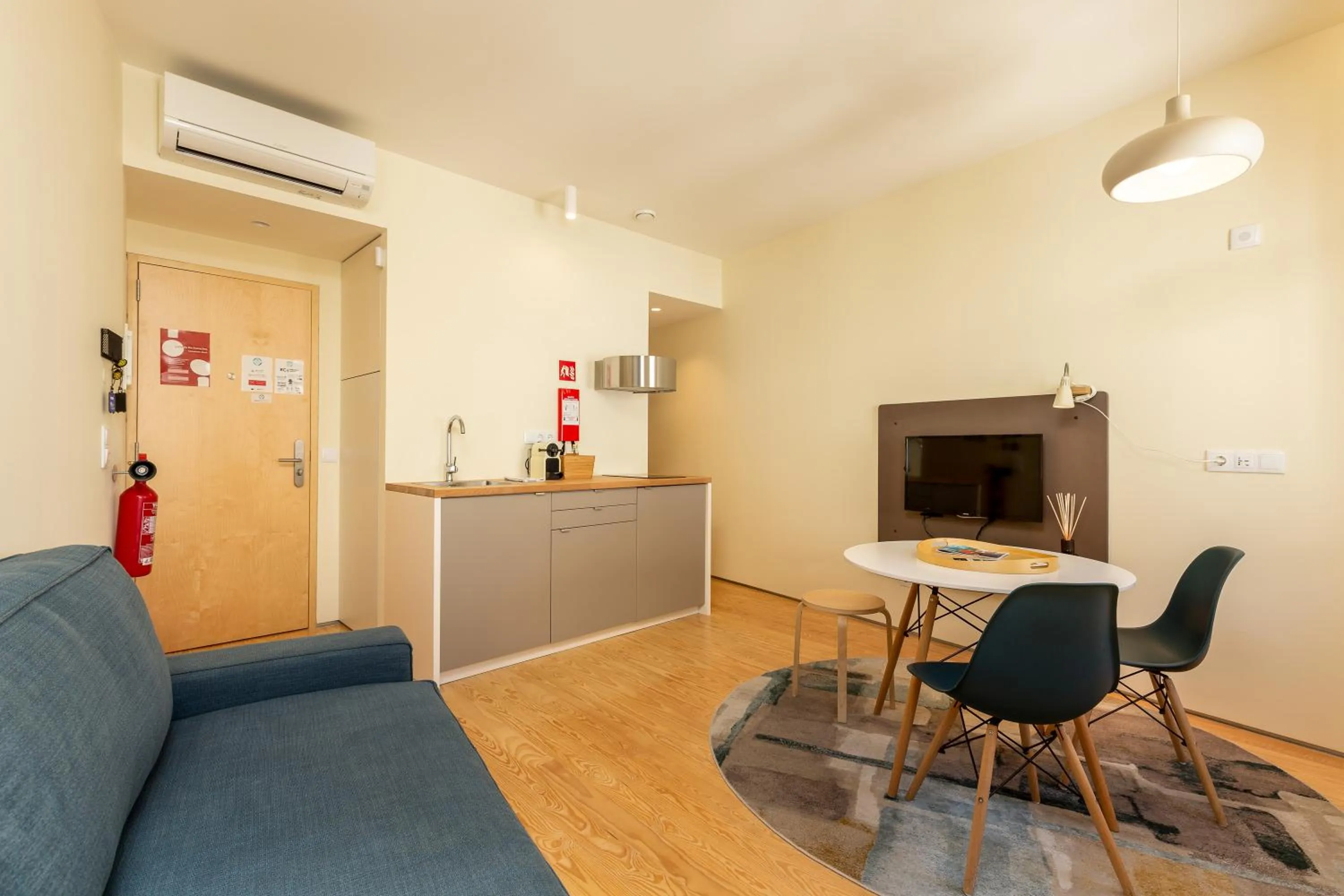 TV and multimedia in Feel Porto Codeçal Apartments