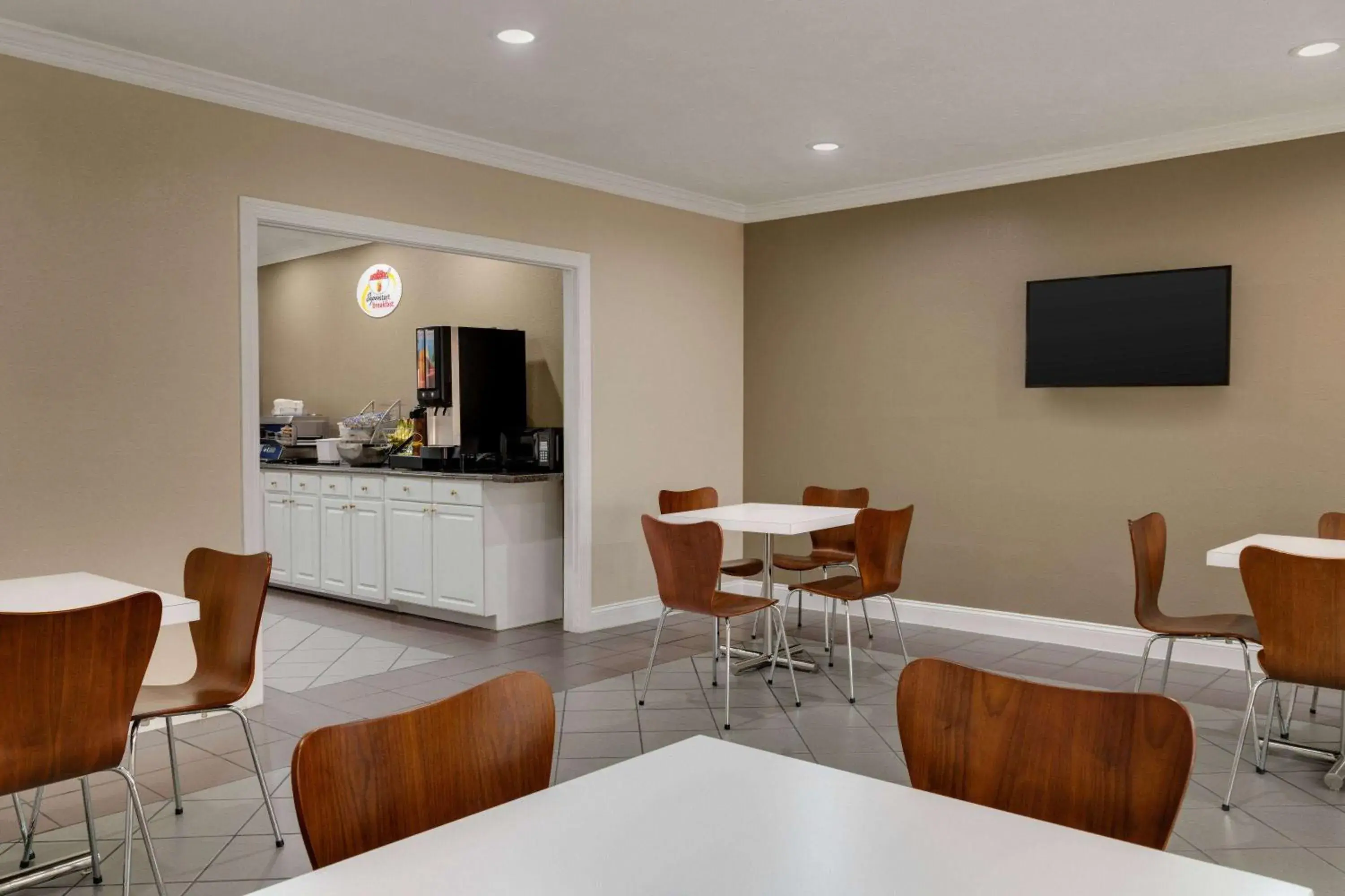 Breakfast in Super 8 by Wyndham Pearl/Jackson/East Breakfast in Super 8 by Wyndham Pearl/Jackson/East