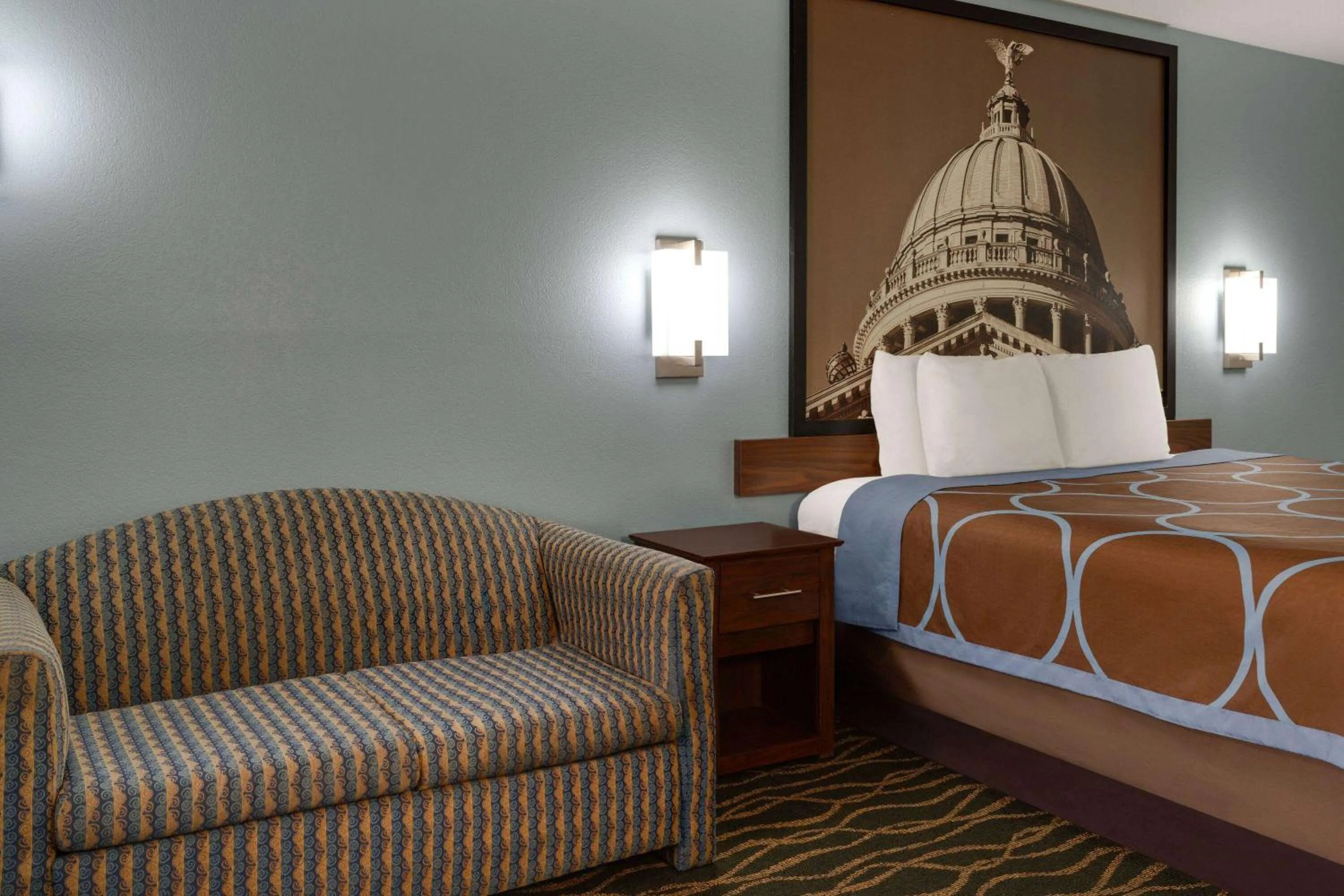 Photo of the whole room, Bed in Super 8 by Wyndham Pearl/Jackson/East