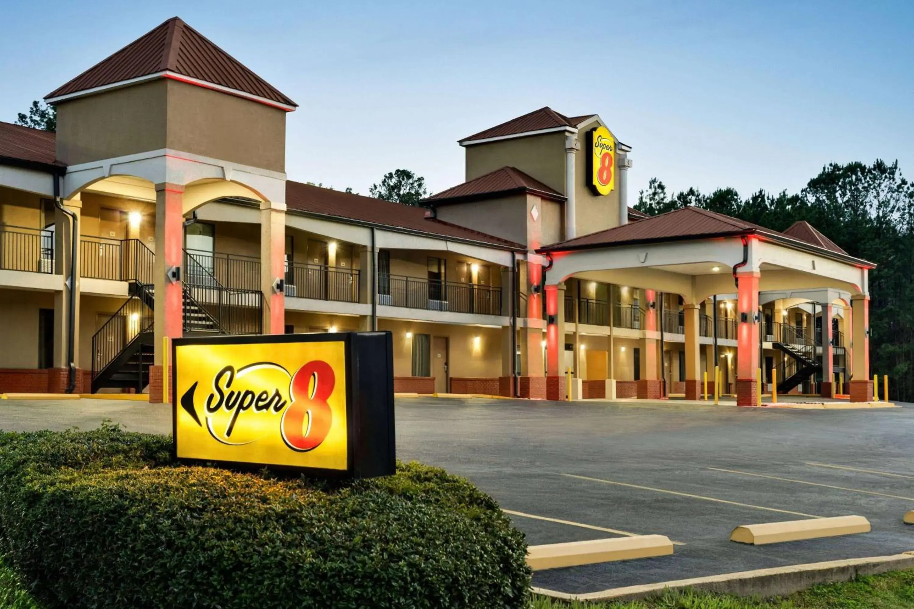 Property building in Super 8 by Wyndham Pearl/Jackson/East Property building in Super 8 by Wyndham Pearl/Jackson/East