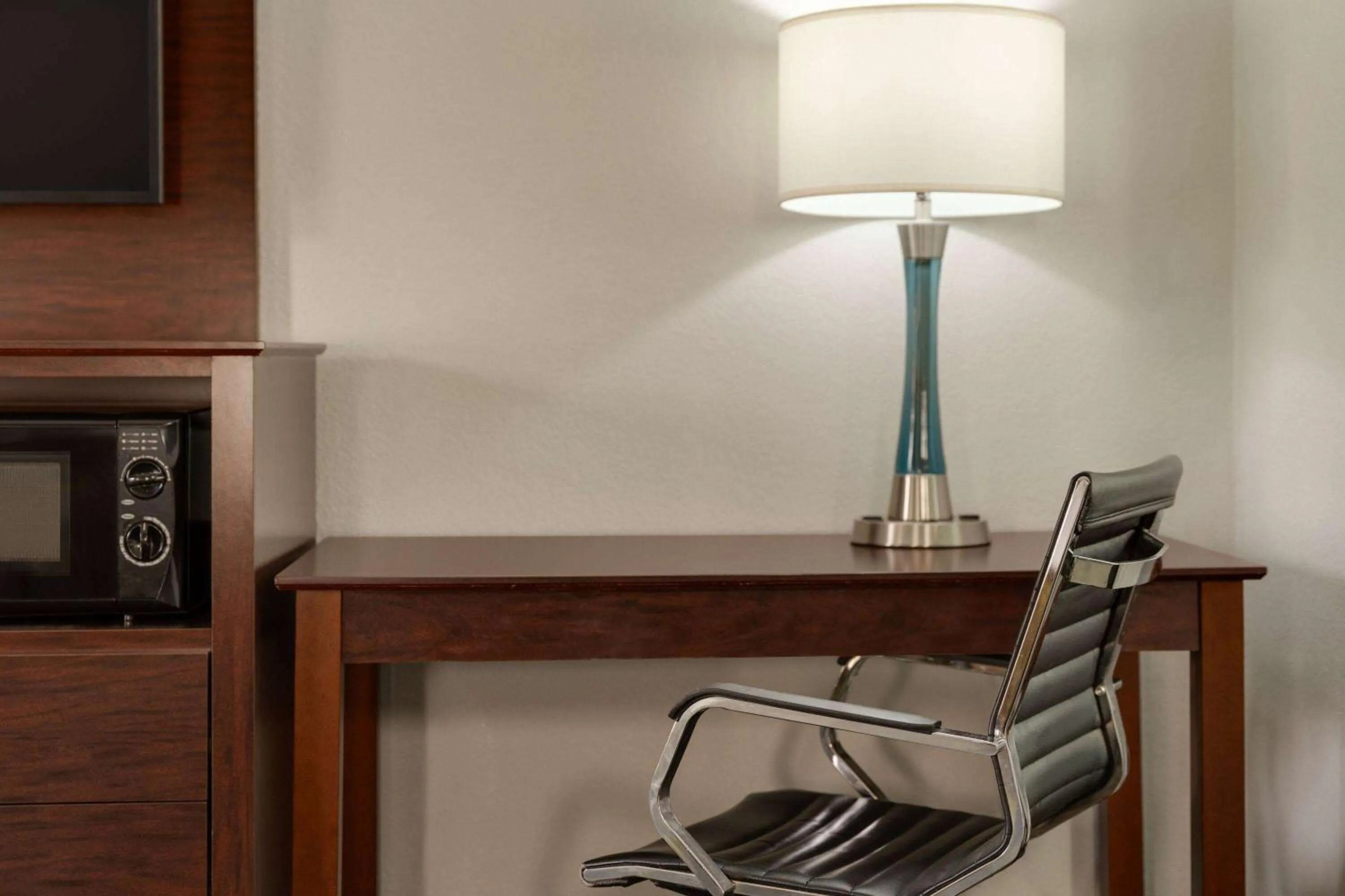 Photo of the whole room in Super 8 by Wyndham Pearl/Jackson/East