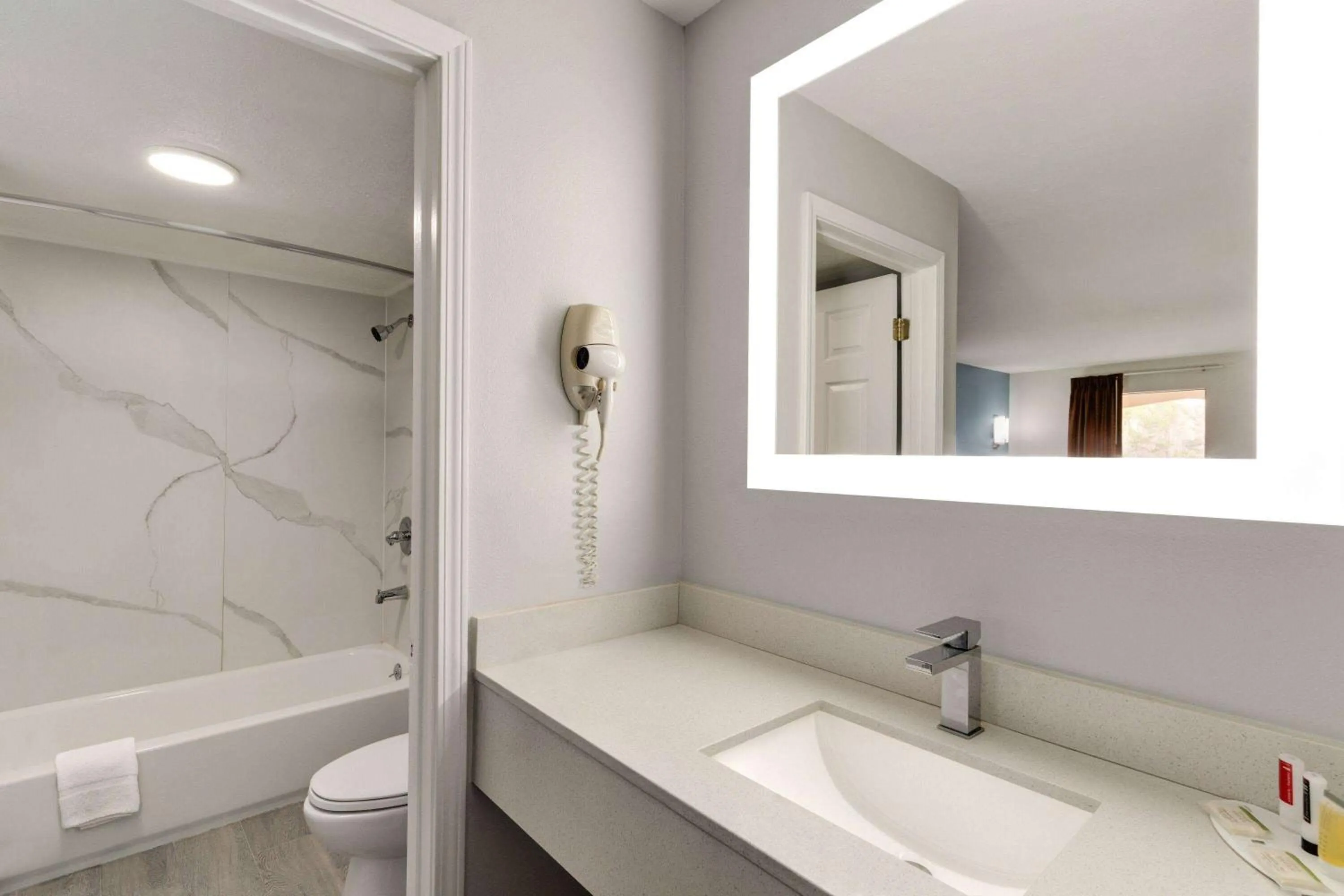 Bathroom in Super 8 by Wyndham Pearl/Jackson/East