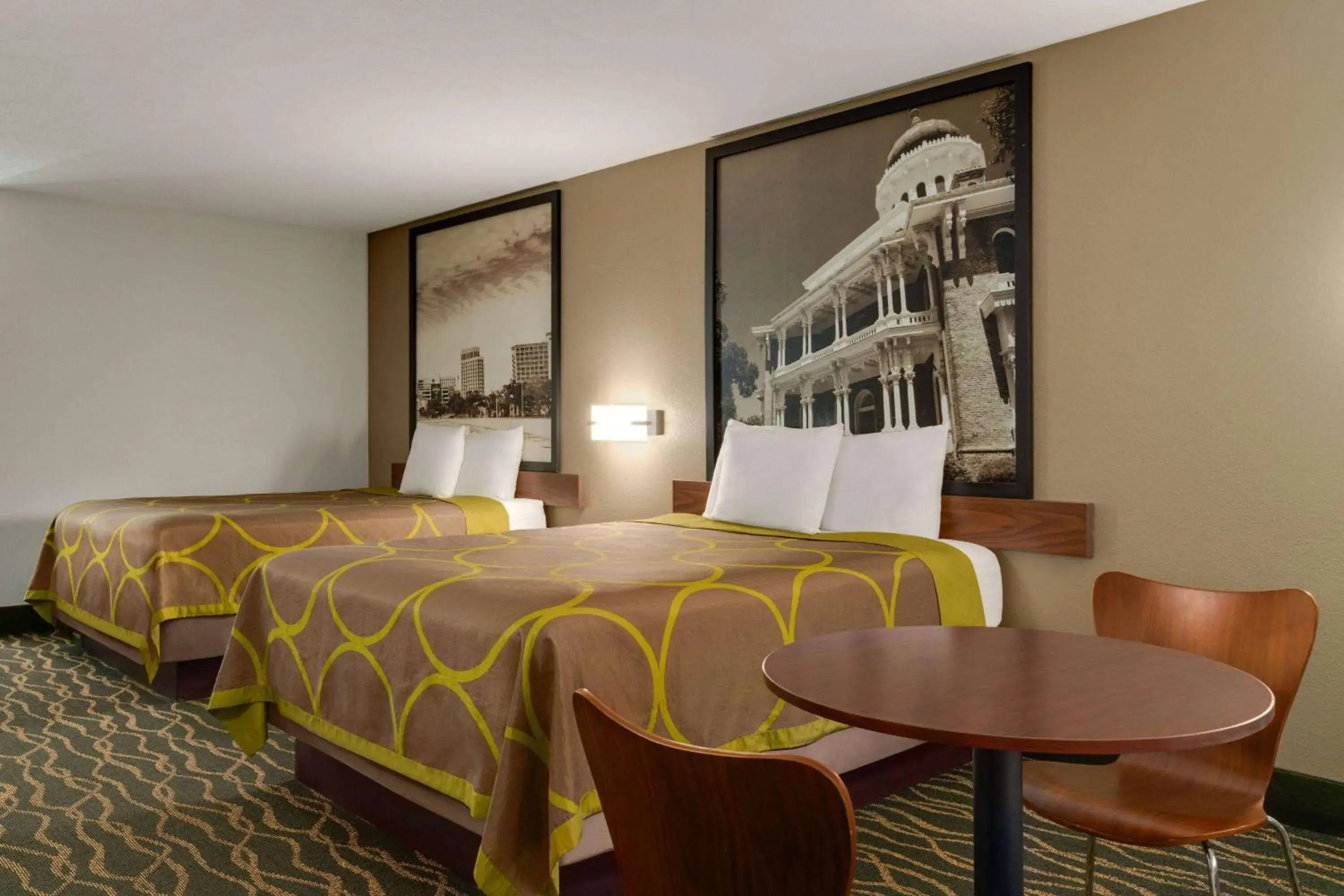 Photo of the whole room, Bed in Super 8 by Wyndham Pearl/Jackson/East Photo of the whole room, Bed in Super 8 by Wyndham Pearl/Jackson/East