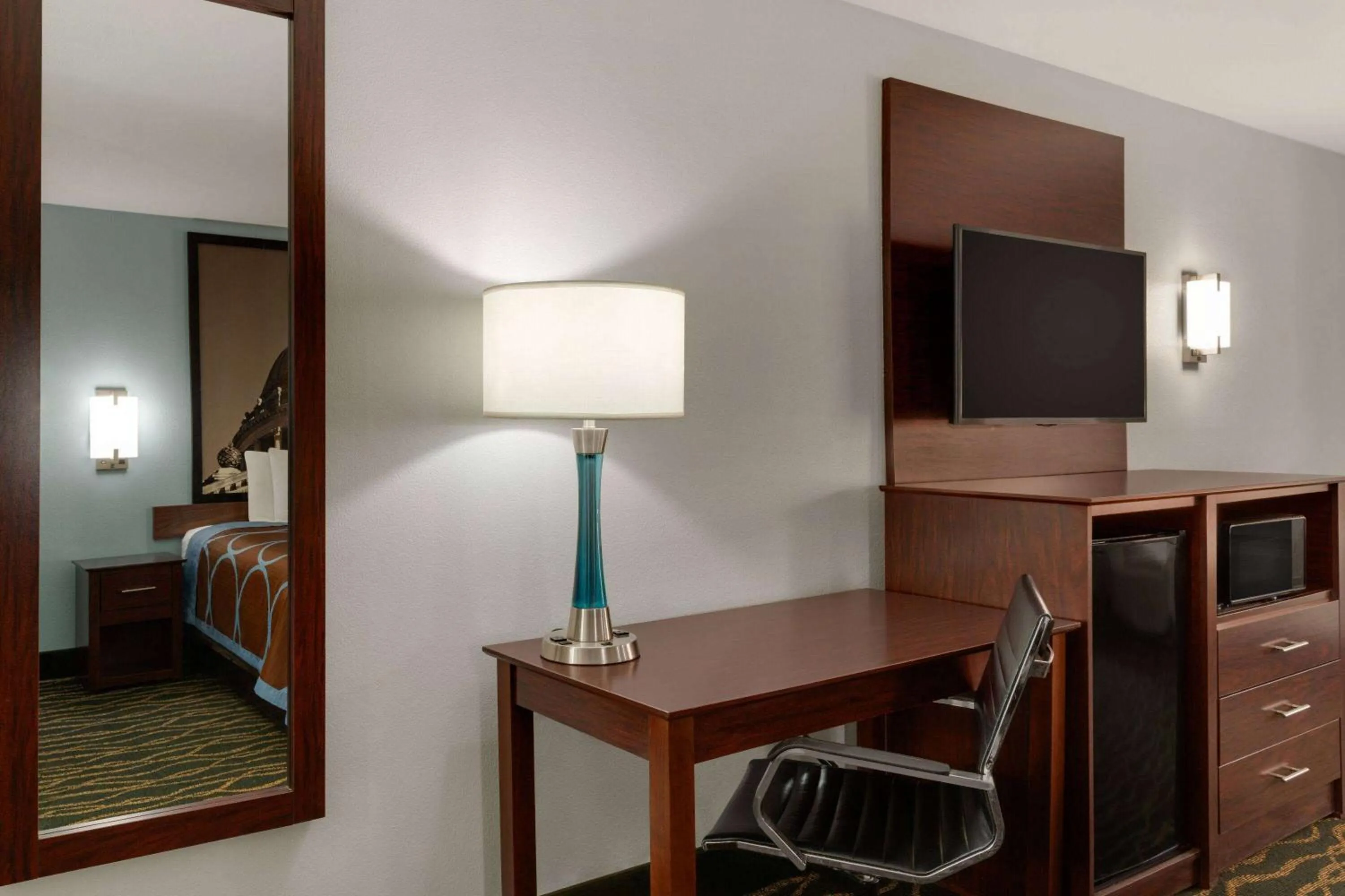 Photo of the whole room in Super 8 by Wyndham Pearl/Jackson/East