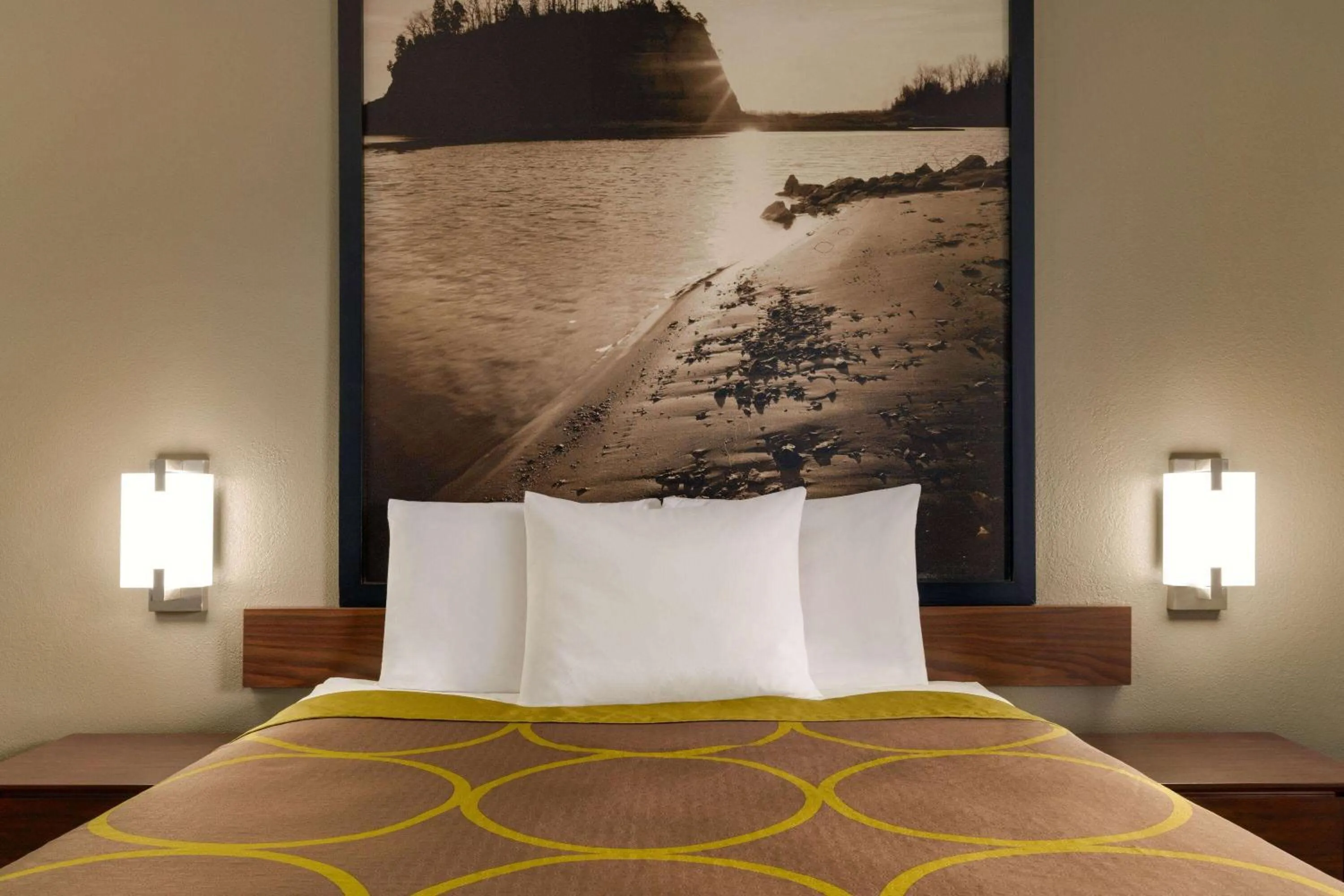 Photo of the whole room, Bed in Super 8 by Wyndham Pearl/Jackson/East