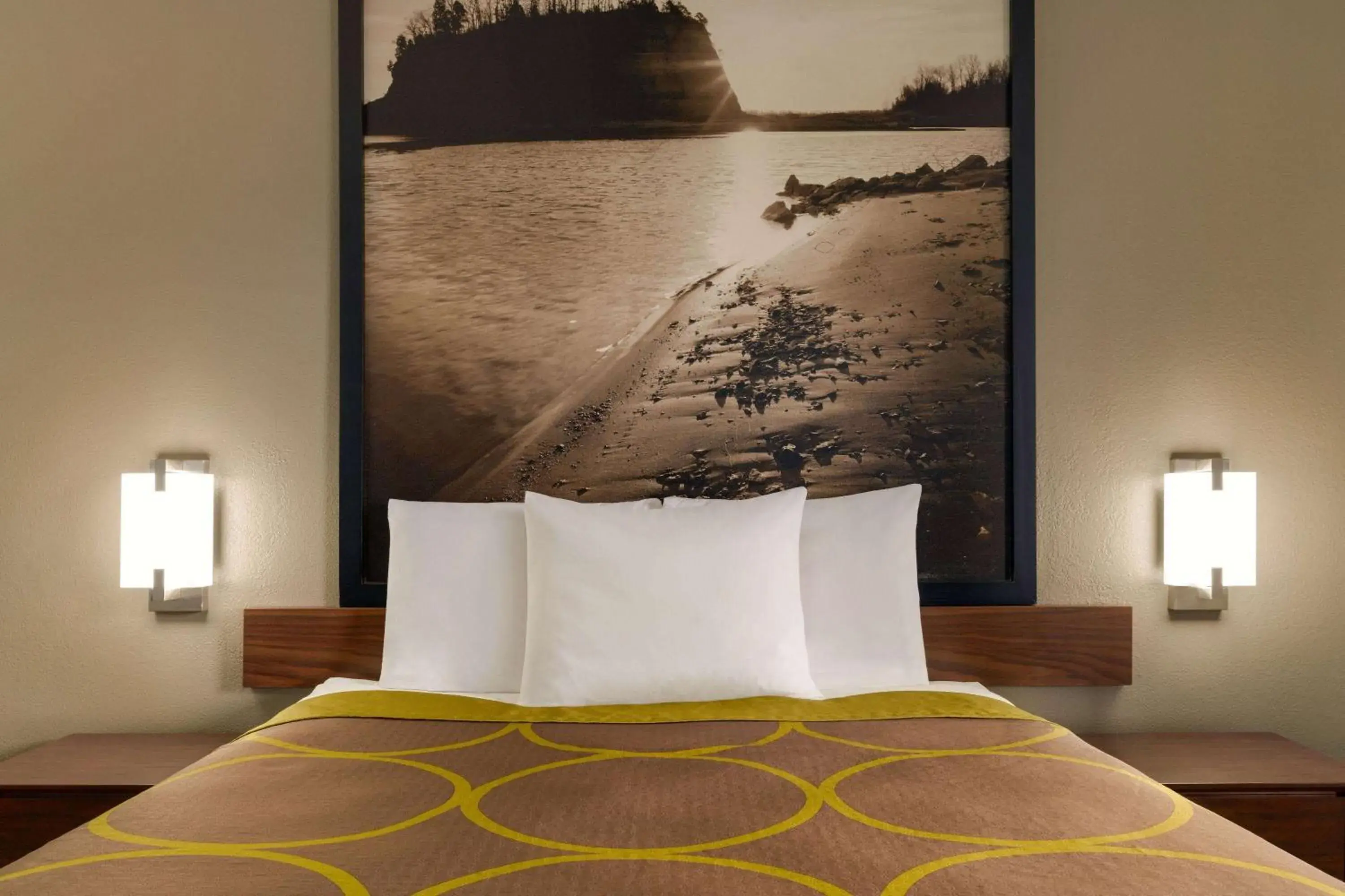 Photo of the whole room, Bed in Super 8 by Wyndham Pearl/Jackson/East Photo of the whole room, Bed in Super 8 by Wyndham Pearl/Jackson/East